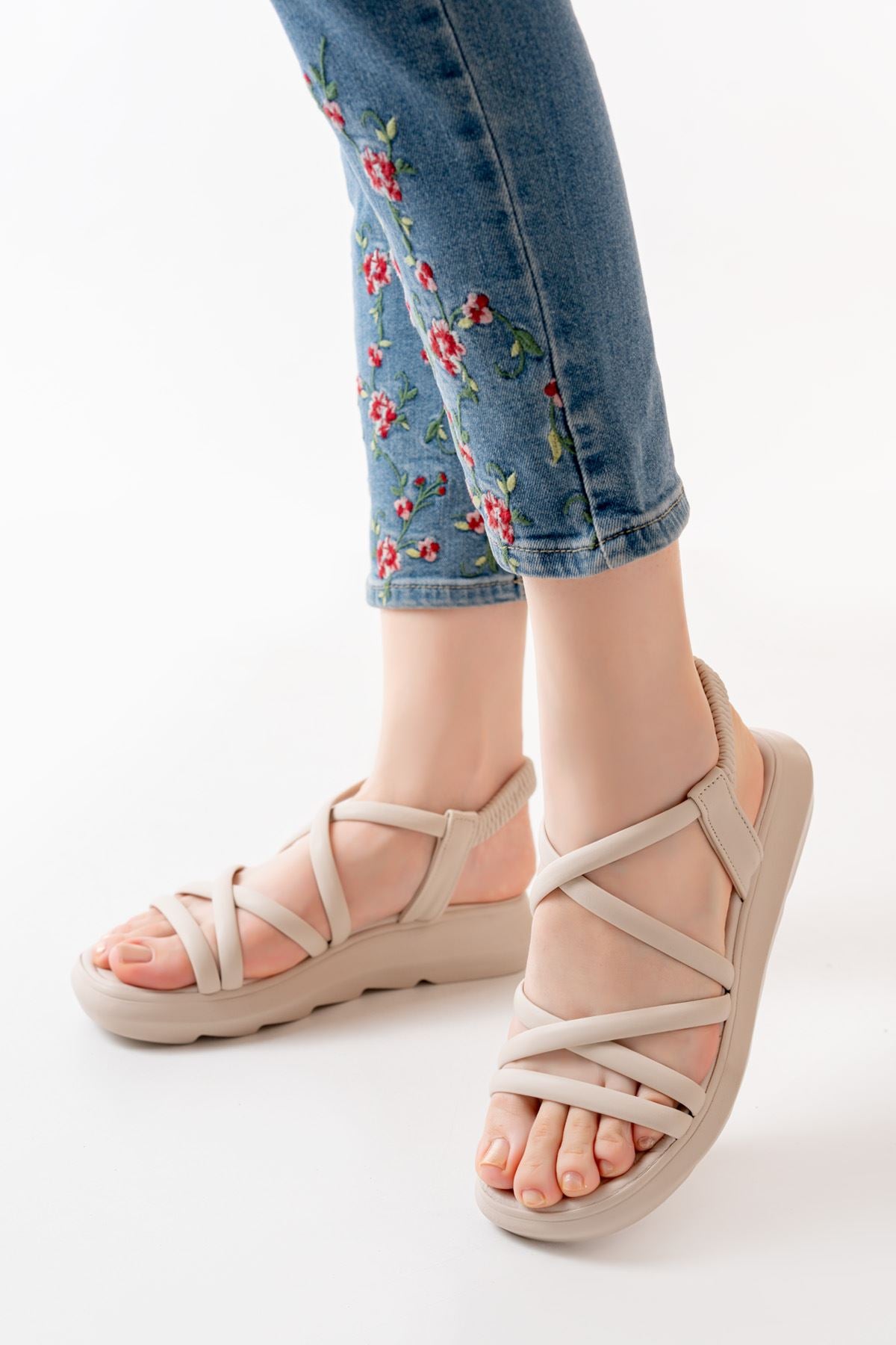 841 - 841lastikli günlük kadin sandalet - Justyol