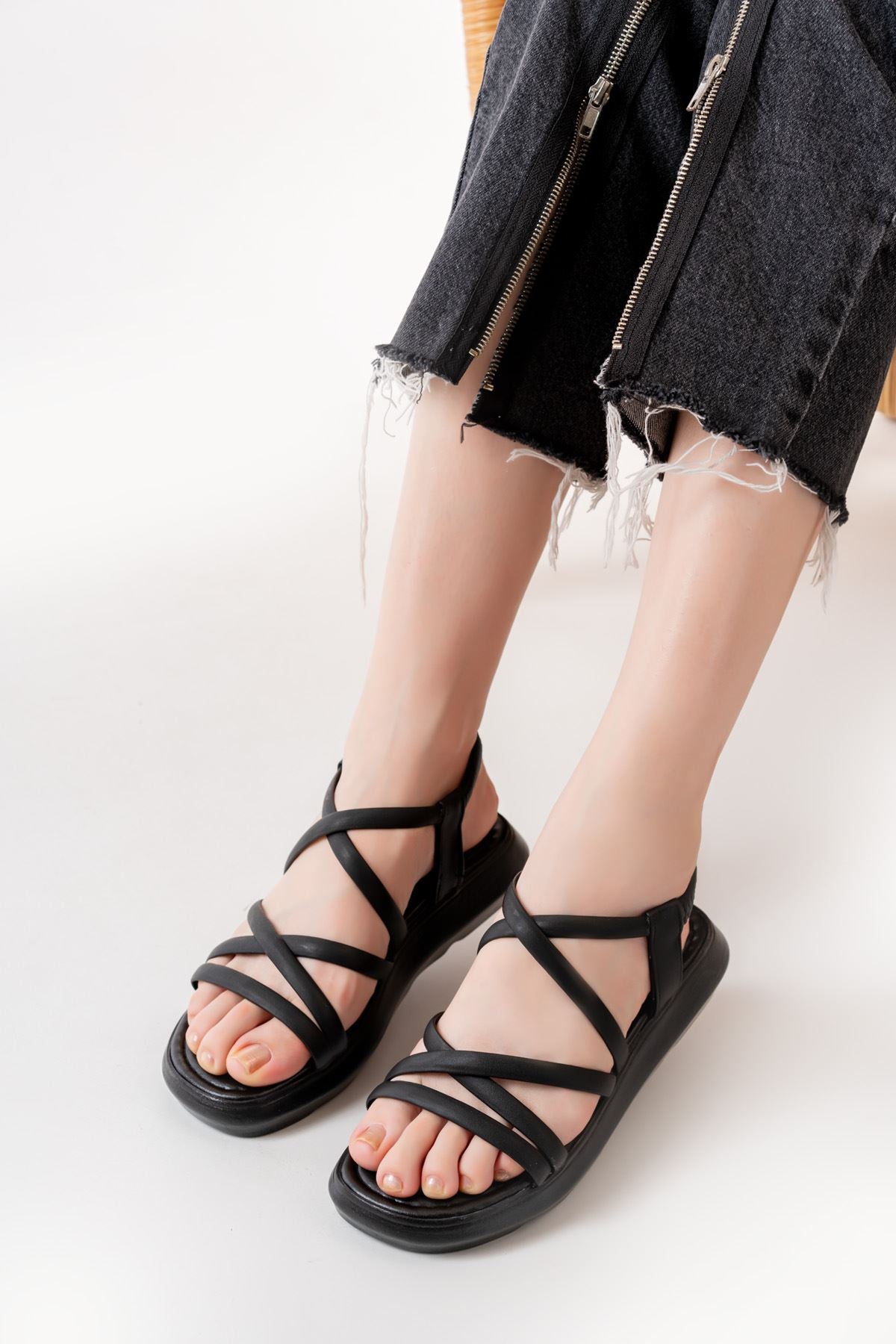 841 - 841lastikli günlük kadin sandalet - Justyol