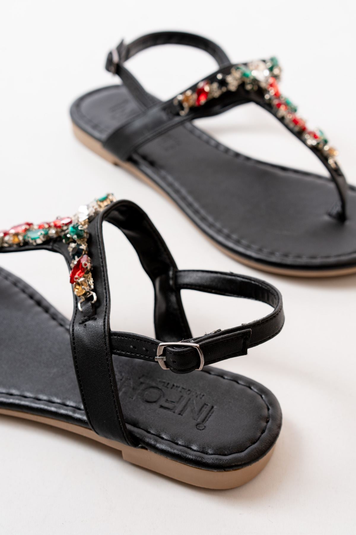 152 - 1110multi taşli parmak arasi kadin sandalet - Justyol