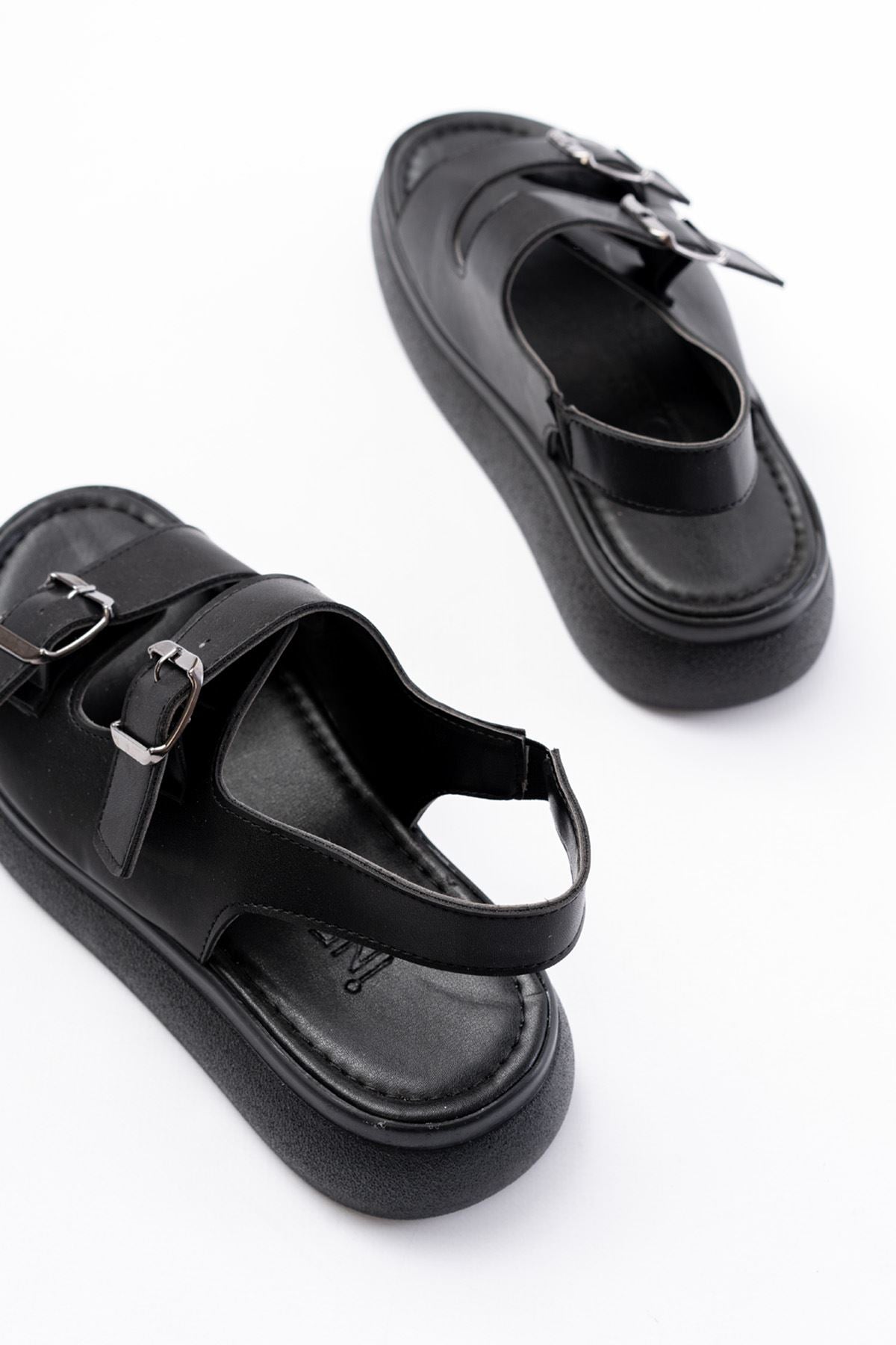 24413 - 572günlük dolgu topuk toka aksesuarli kadin sandalet - Justyol