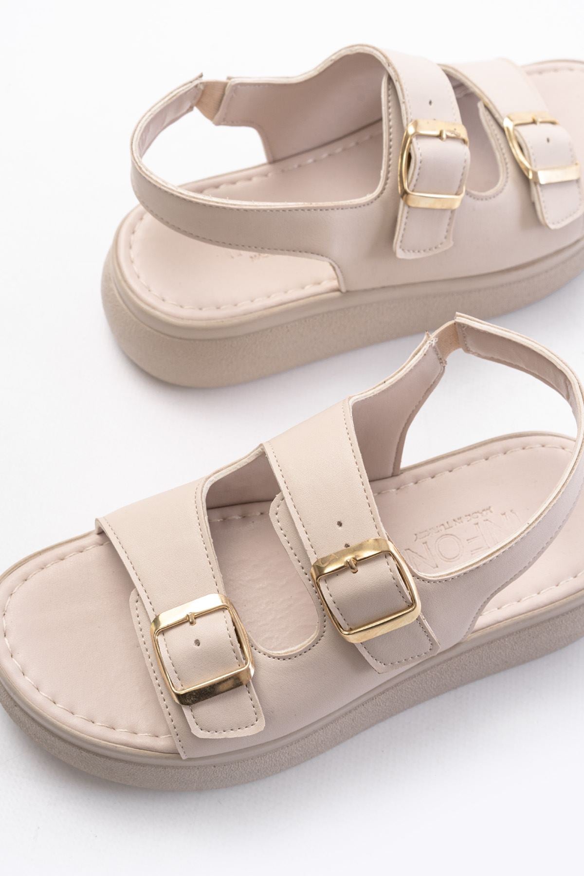 24413 - 572günlük dolgu topuk toka aksesuarli kadin sandalet - Justyol