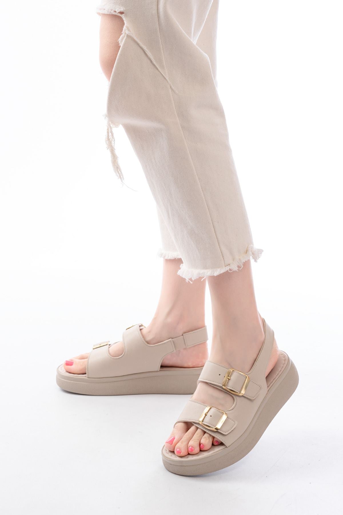 24413 - 572günlük dolgu topuk toka aksesuarli kadin sandalet - Justyol