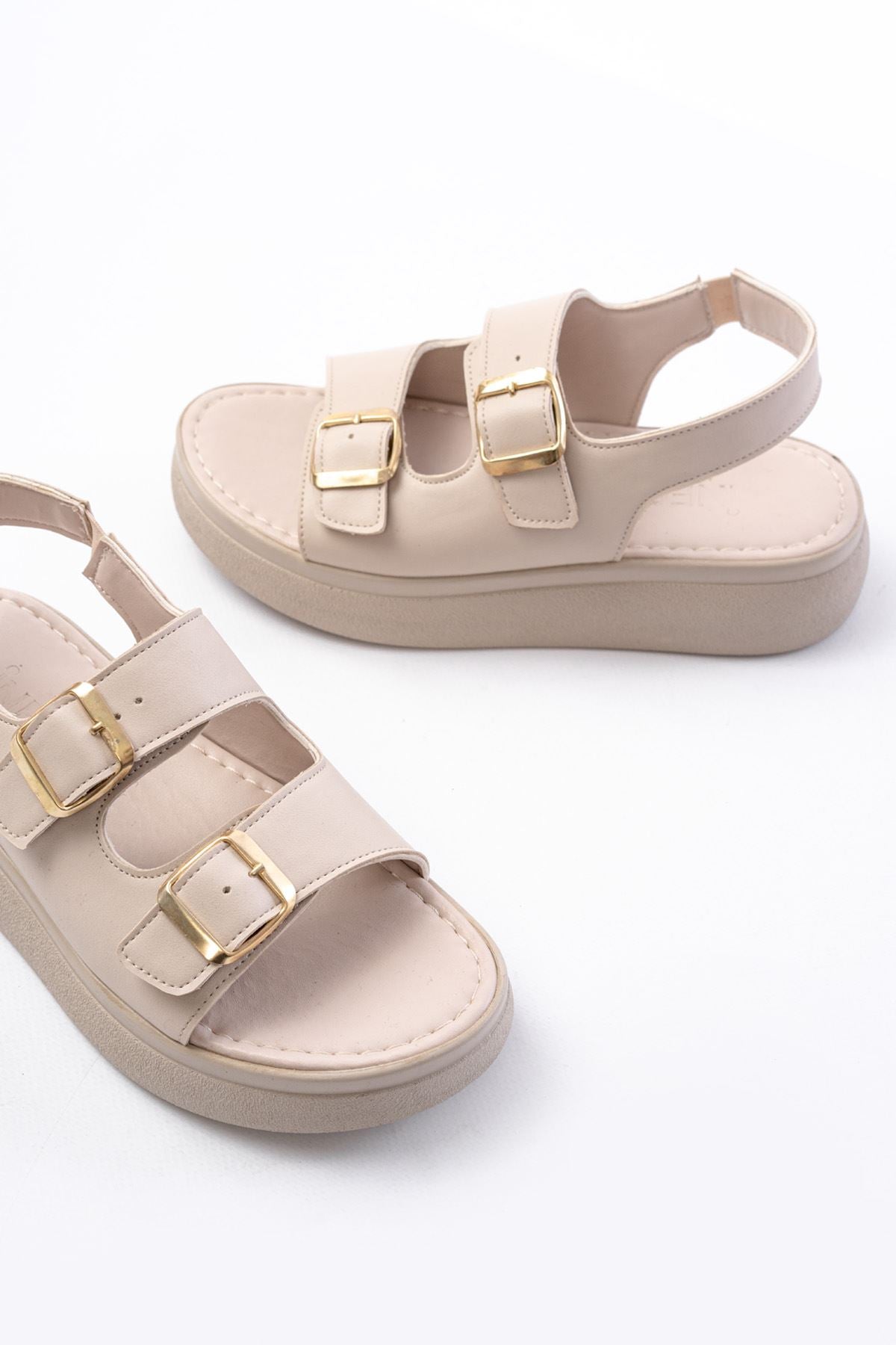 24413 - 572günlük dolgu topuk toka aksesuarli kadin sandalet - Justyol