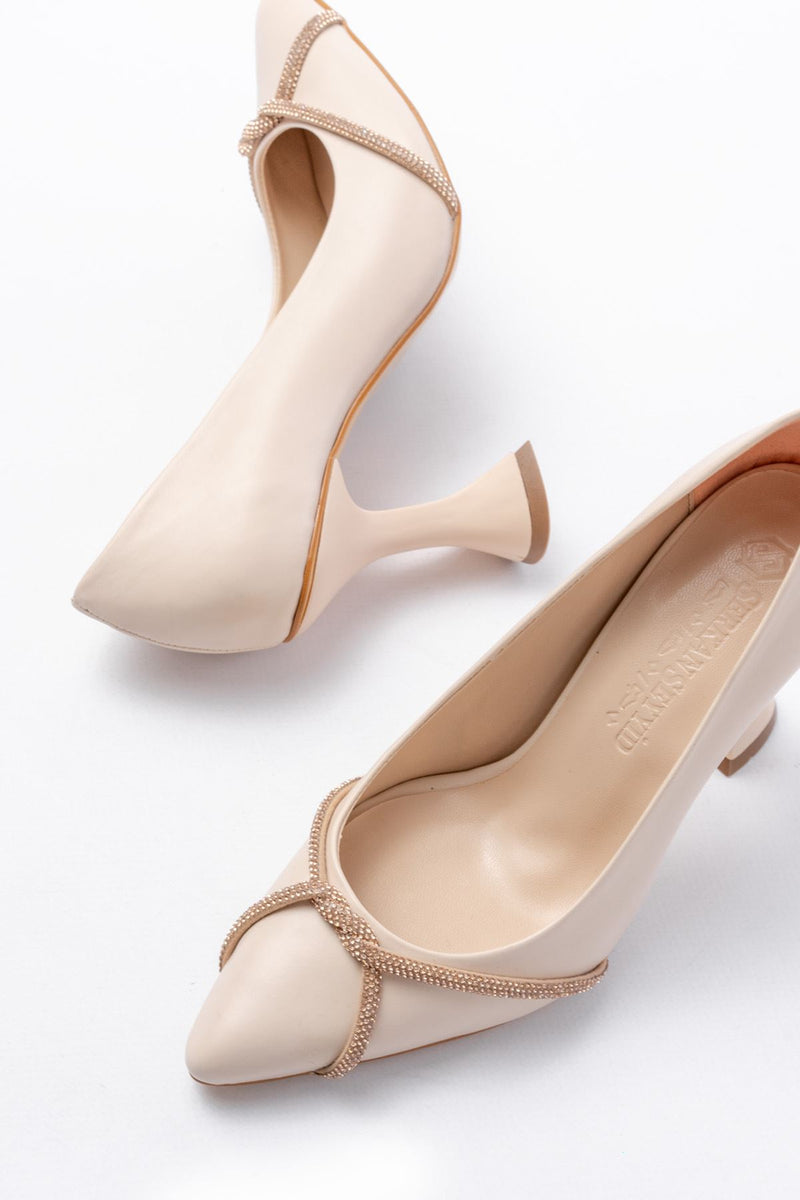k-10Escarpins Femme à Talon Orné de Strass et Bride Enroulée – Élégance Artisanale