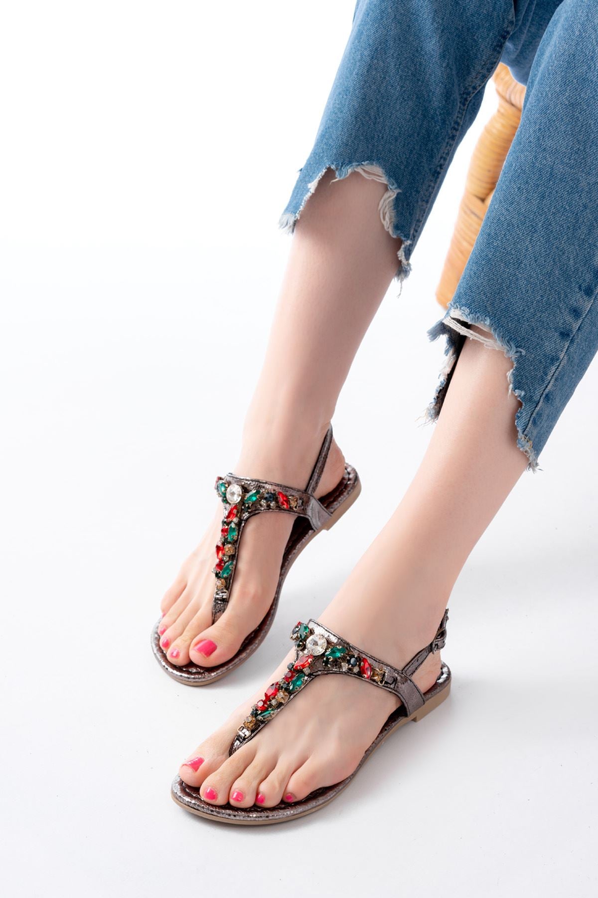 152 - 1110multi taşli parmak arasi kadin sandalet - Justyol
