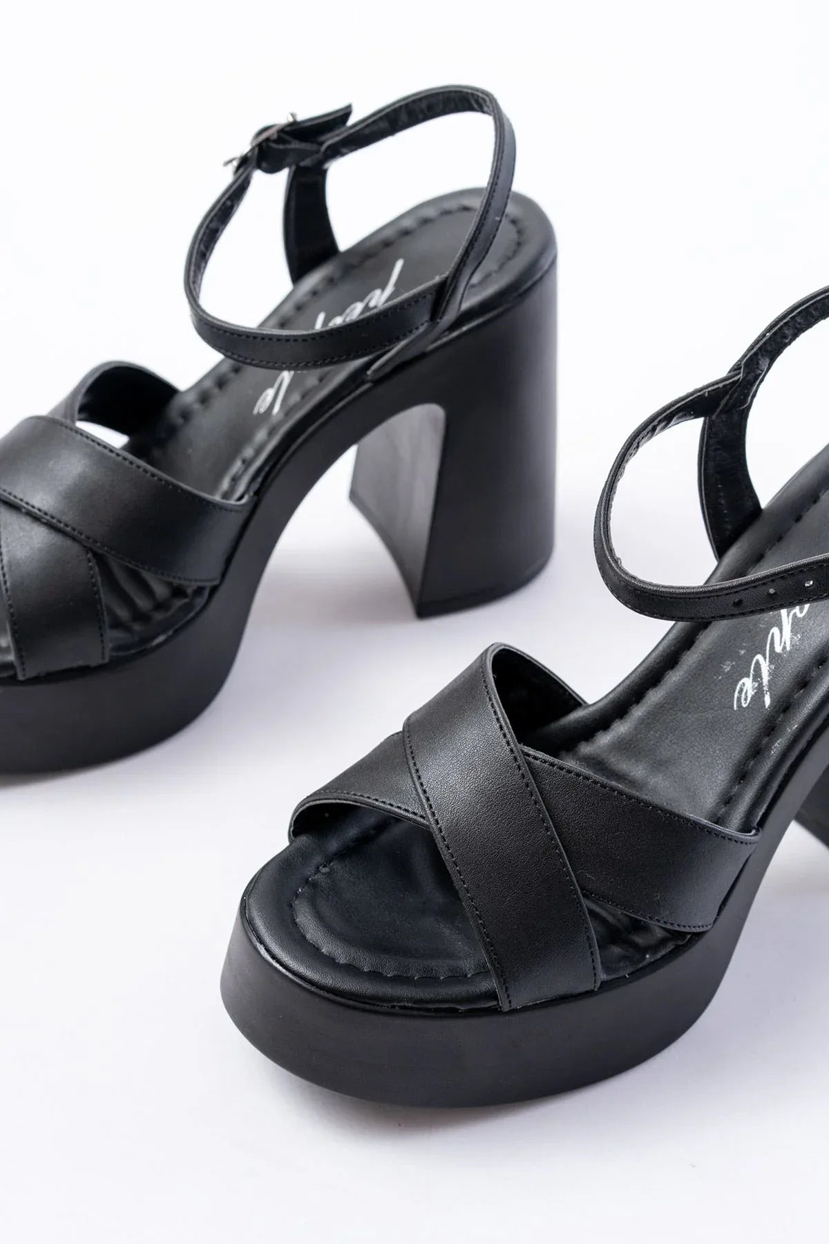 p-105Sandales femme à talon épais avec brides croisées - Justyol