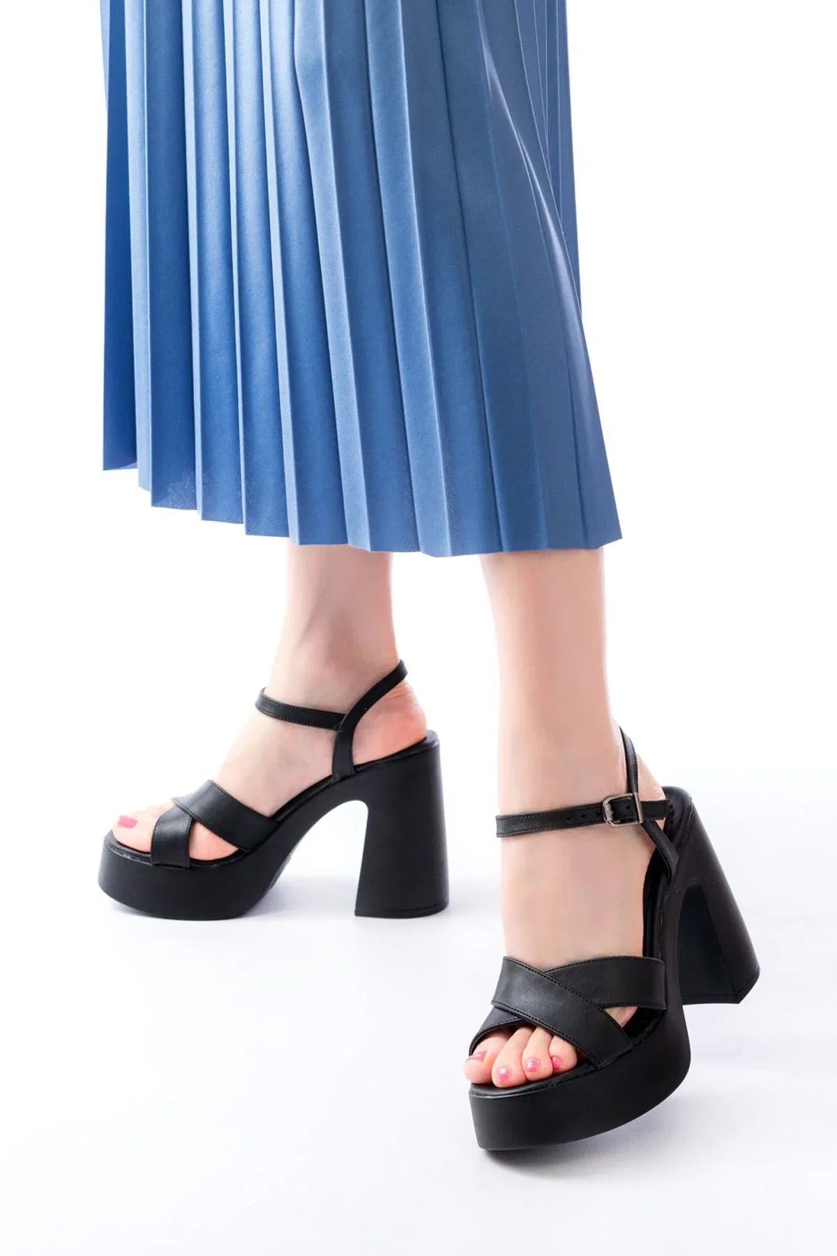 p-105Sandales femme à talon épais avec brides croisées - Justyol