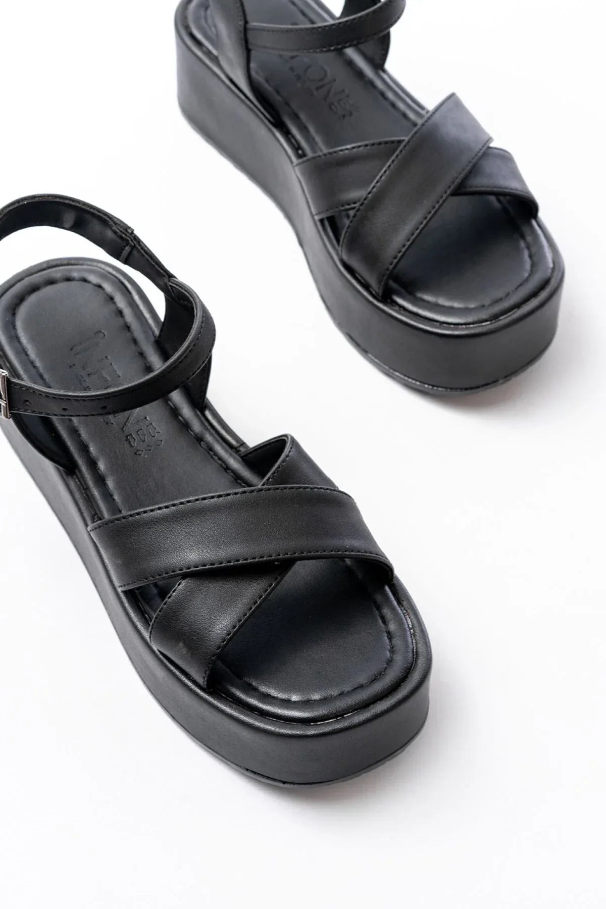 861-1005Sandales femme à talon compensé avec brides croisées - Justyol