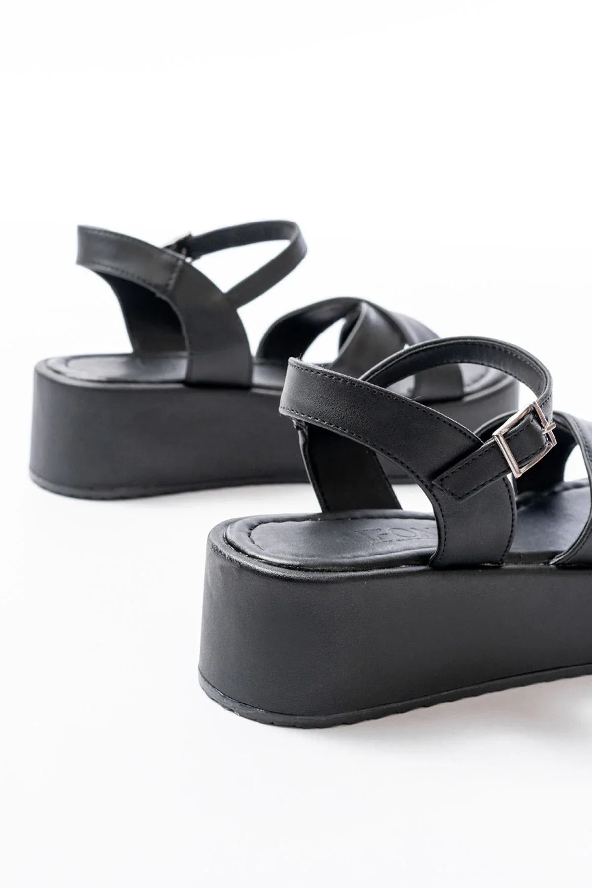 861-1005Sandales femme à talon compensé avec brides croisées - Justyol