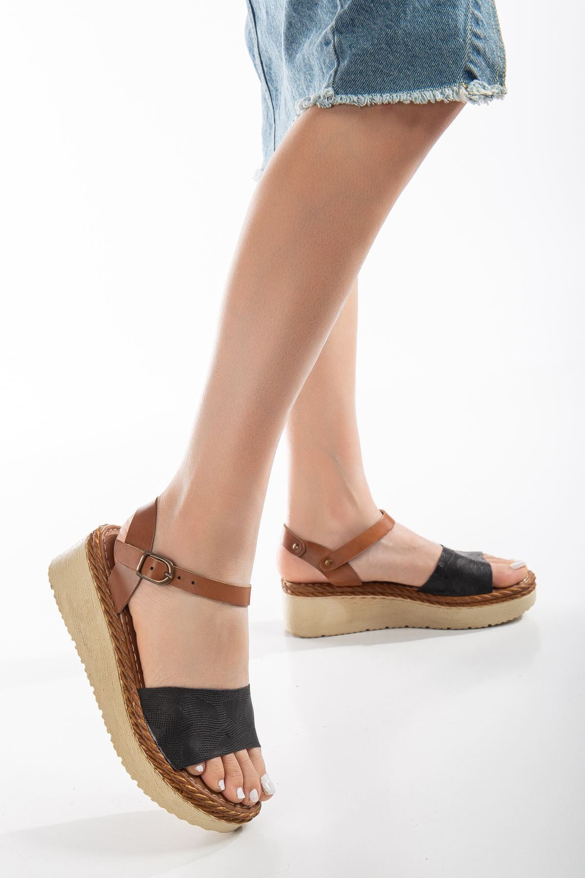 <tc>Sandalette à talon compensé Melody couleur tabac</tc>