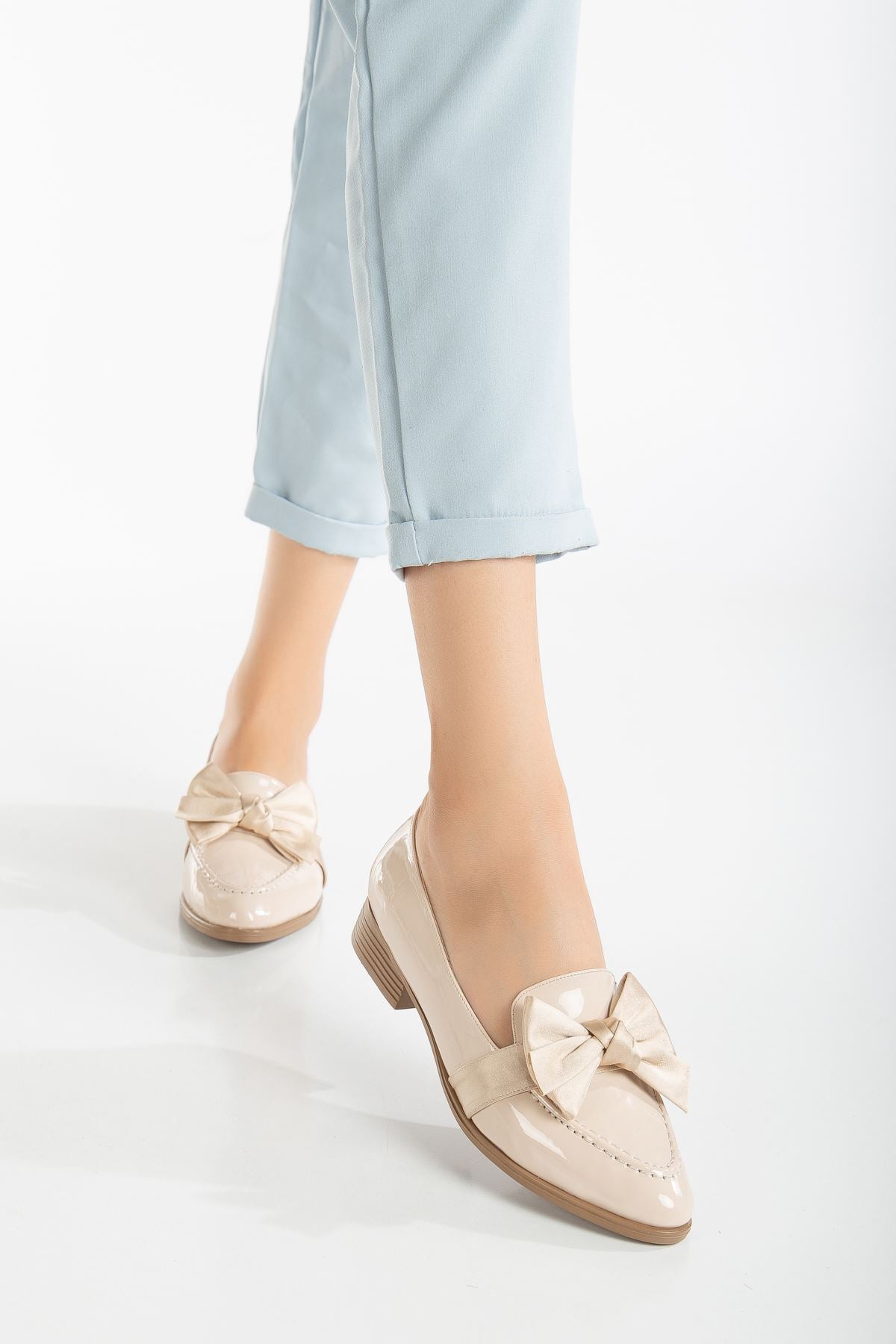 <tc>Chaussure en vernis à petit talon Erva, beige</tc>