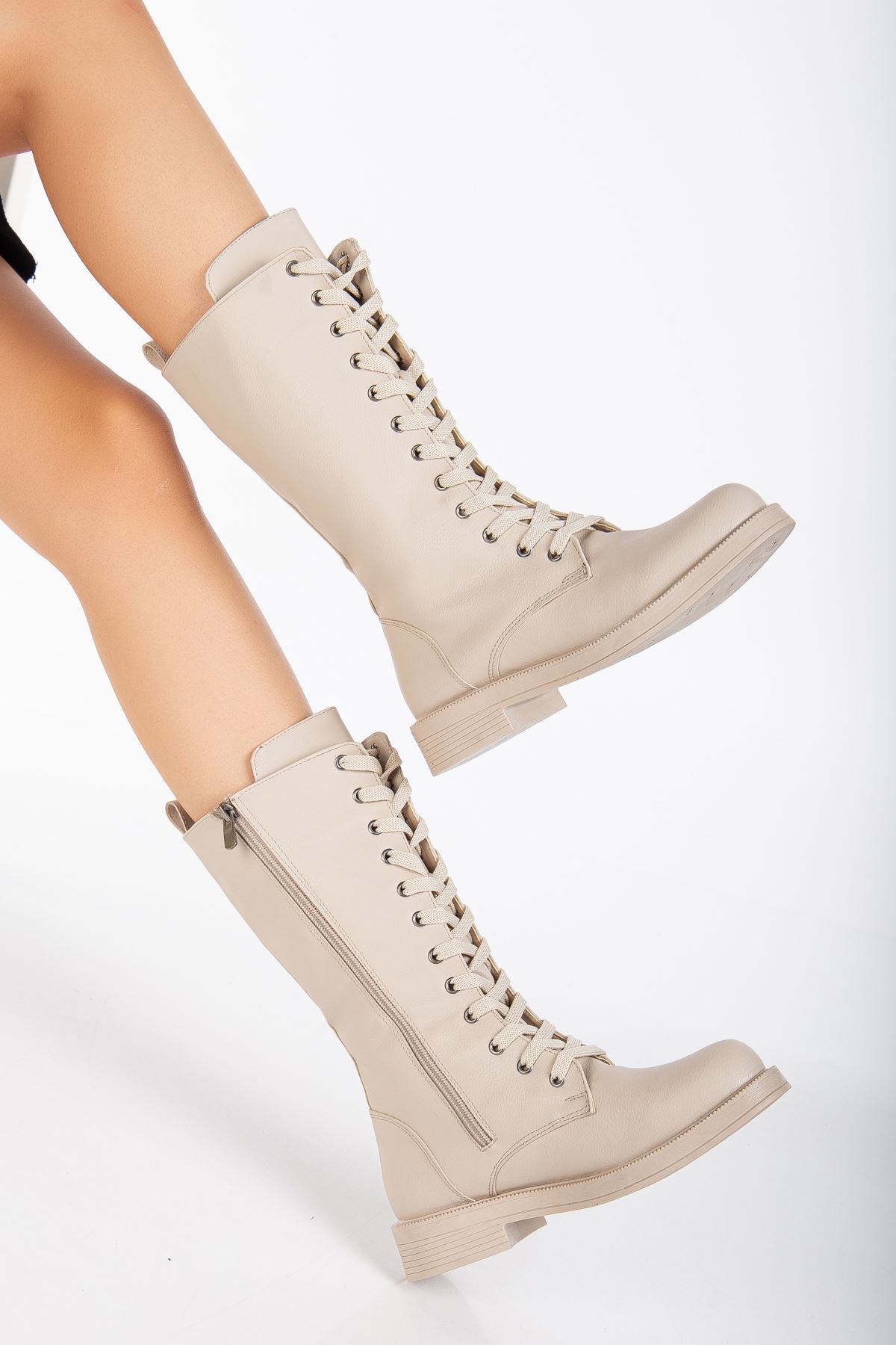 <tc>Pamira bottes en cuir à lacets</tc>