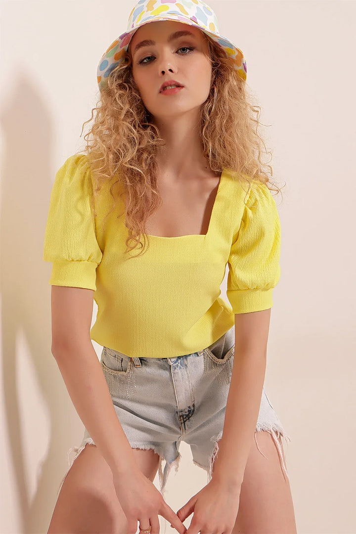 Blouse tricotée à col carré 0409