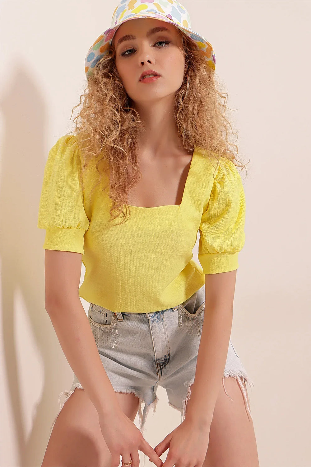 Blouse tricotée à col carré 0409
