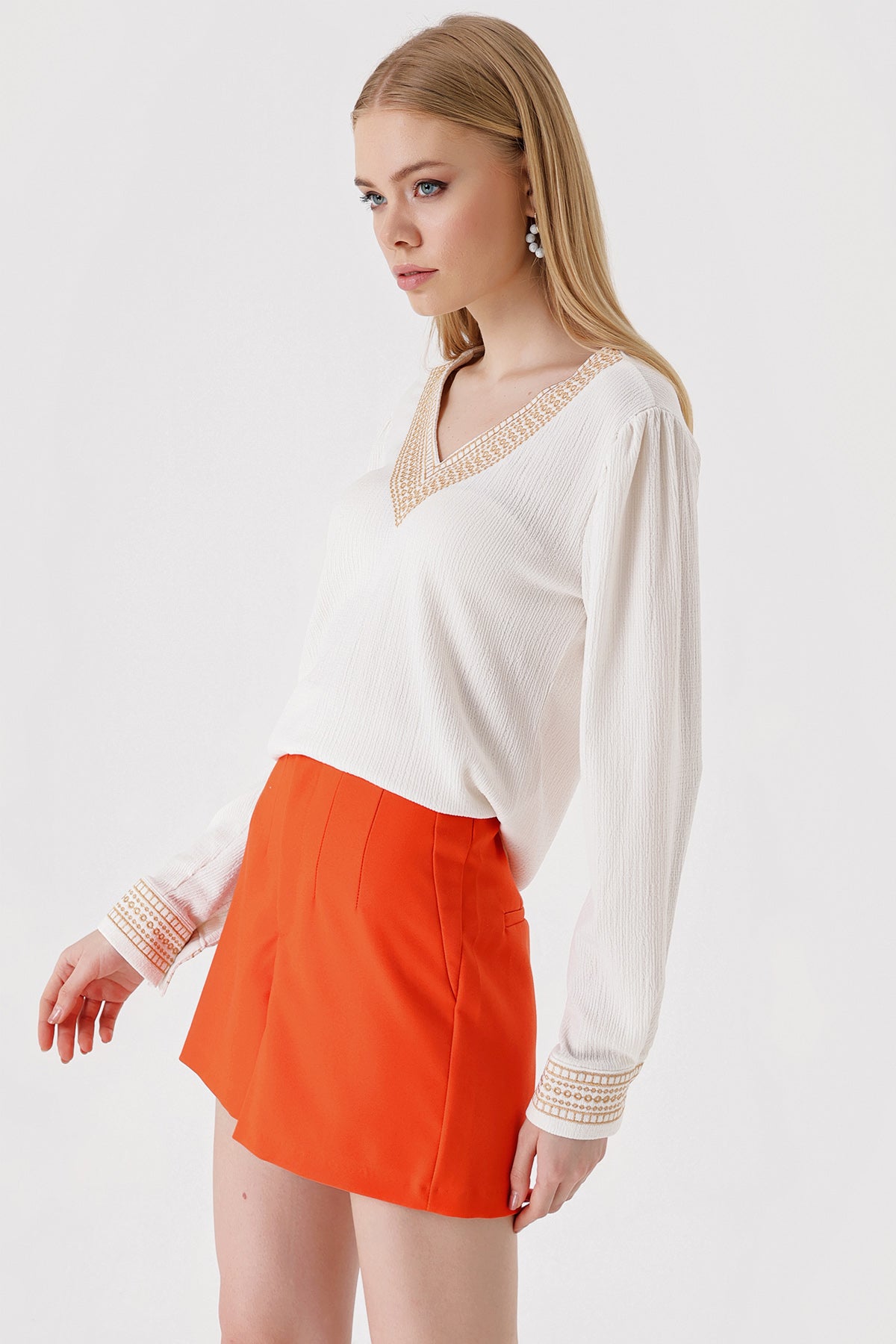 0466 nakişli v yaka örme bluz - Justyol