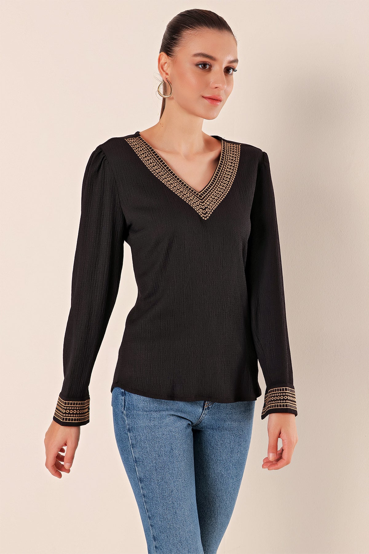 <tc>Blouse en tricot à col en V avec broderie 0466</tc>