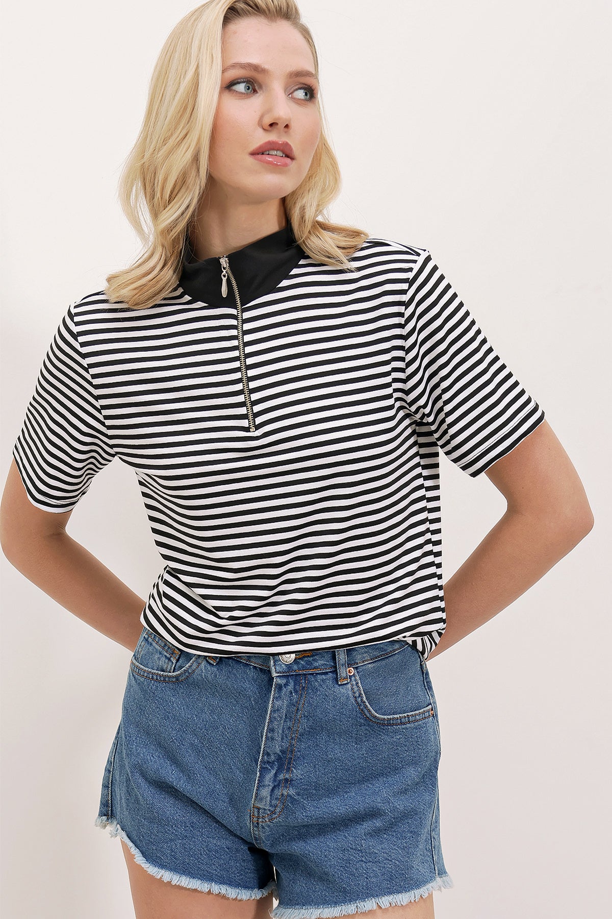 <tc>T-shirt à rayures avec col polo et fermeture éclair pour femme 0497</tc>