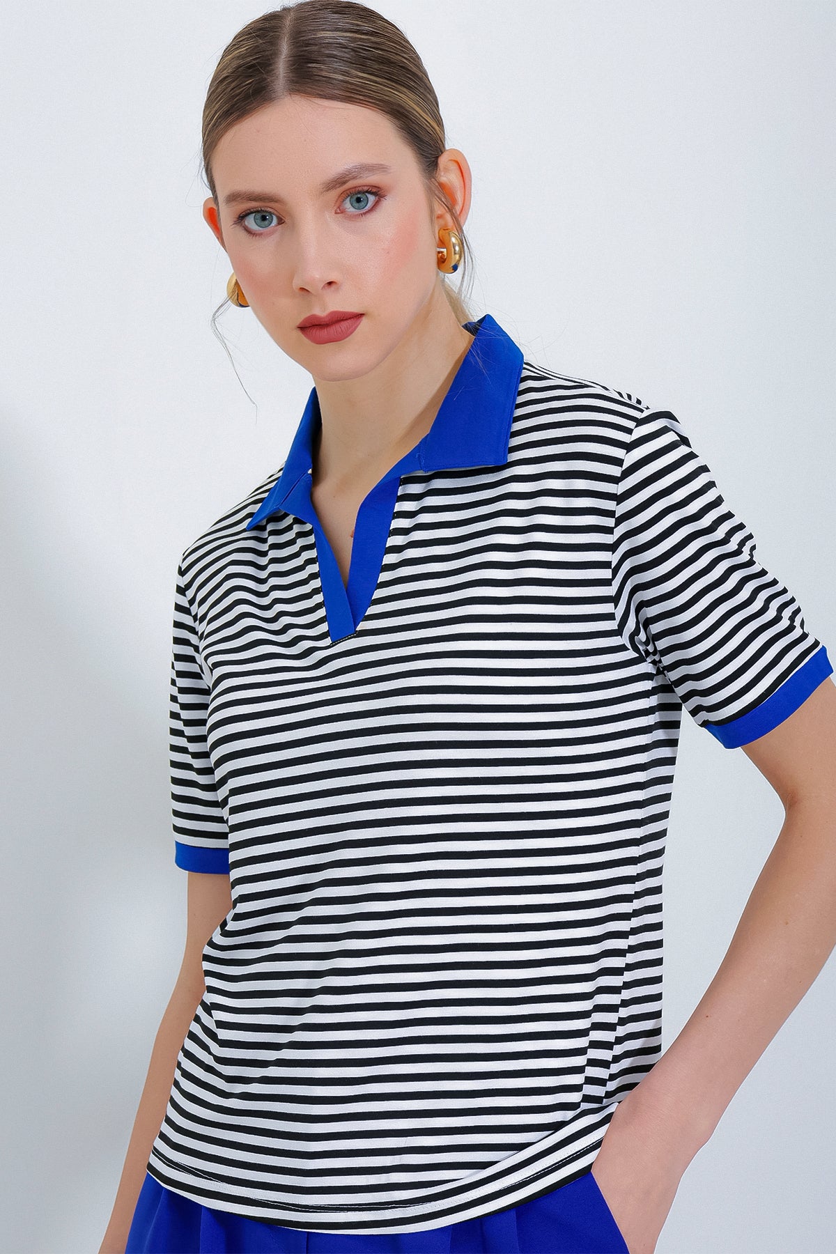 <tc>T-shirt femme à col polo et rayures 0499</tc>