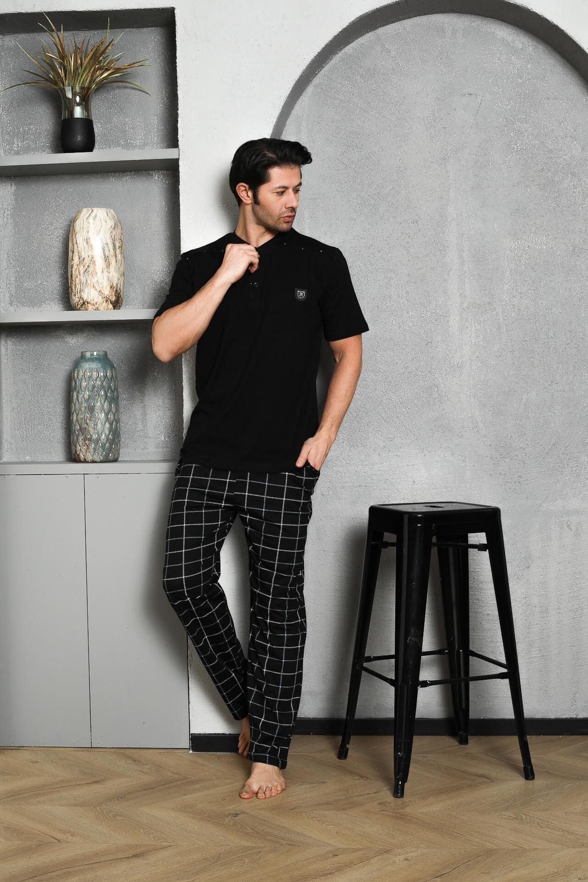 <tc>Ensemble pyjama homme en coton suprême à manches courtes avec épaules à carreaux, motif voiture et écusson M58342319</tc>