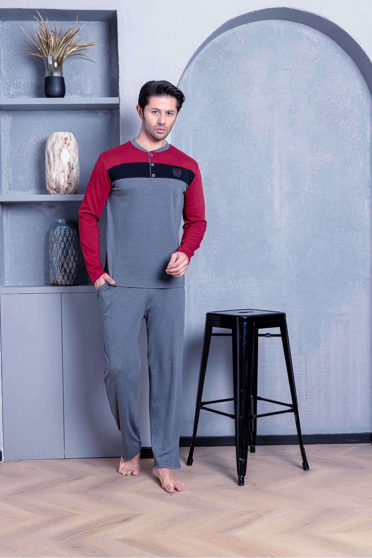 <tc>Ensemble pyjama homme en coton interlock avec empiècement central sur le devant, pour mi-saison M70052267</tc>