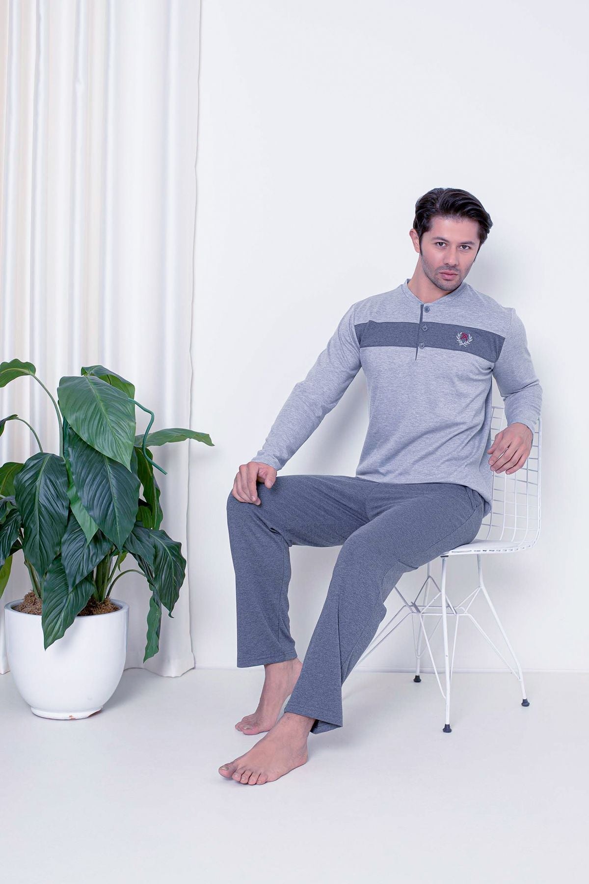 <tc>Ensemble pyjama homme en coton interlock avec empiècement sur le devant, pour mi-saison M70062268</tc>