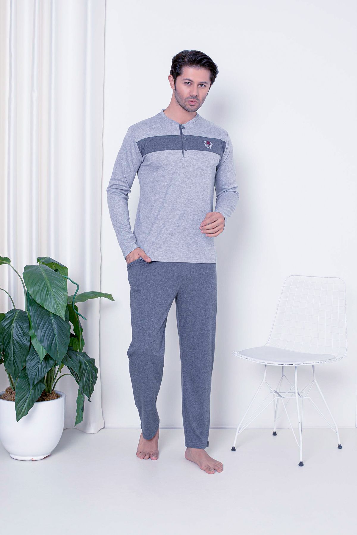 <tc>Ensemble pyjama homme en coton interlock avec empiècement sur le devant, pour mi-saison M70062268</tc>