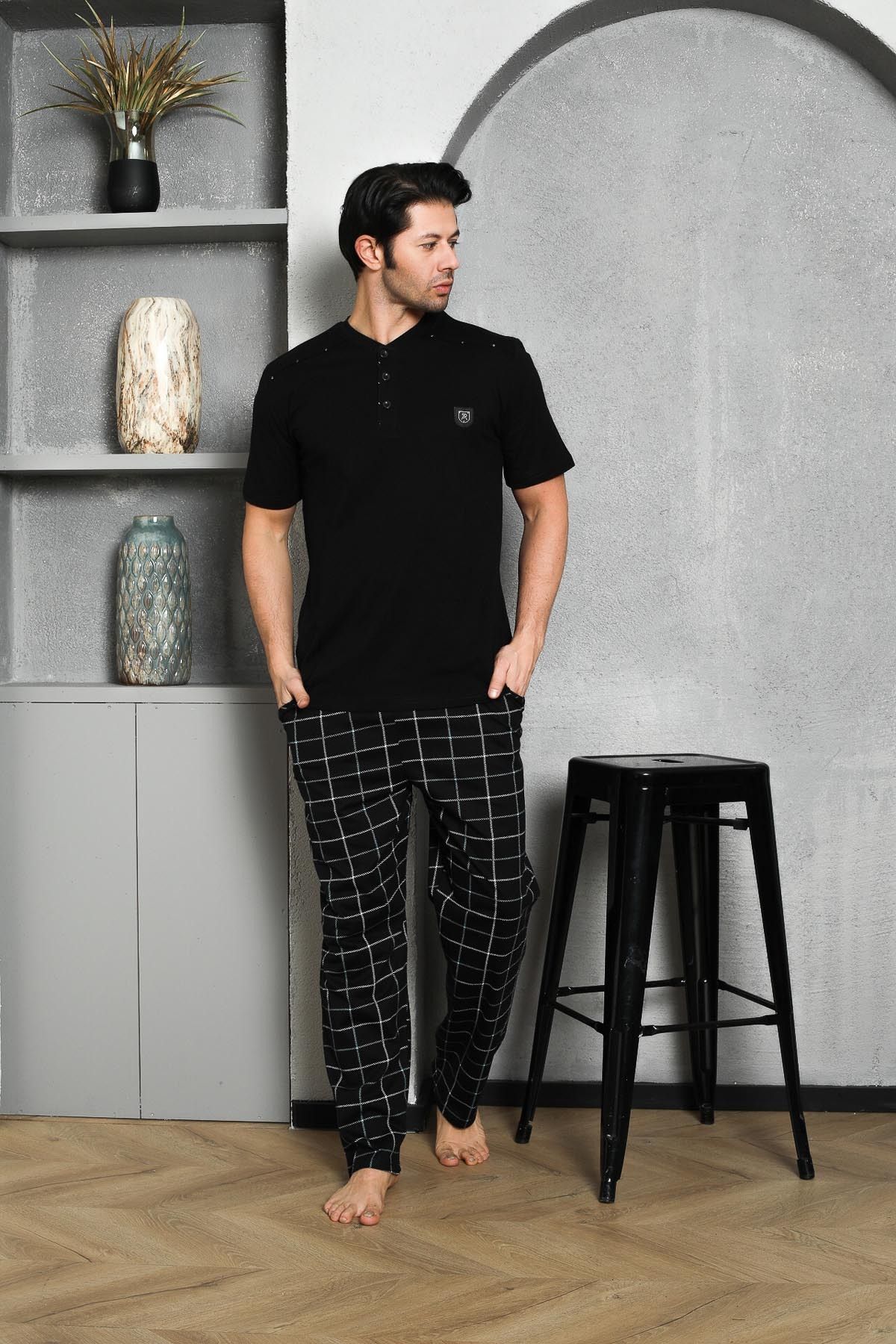 <tc>Ensemble pyjama homme en coton suprême à manches courtes avec épaules à carreaux, motif voiture et écusson M58342319</tc>