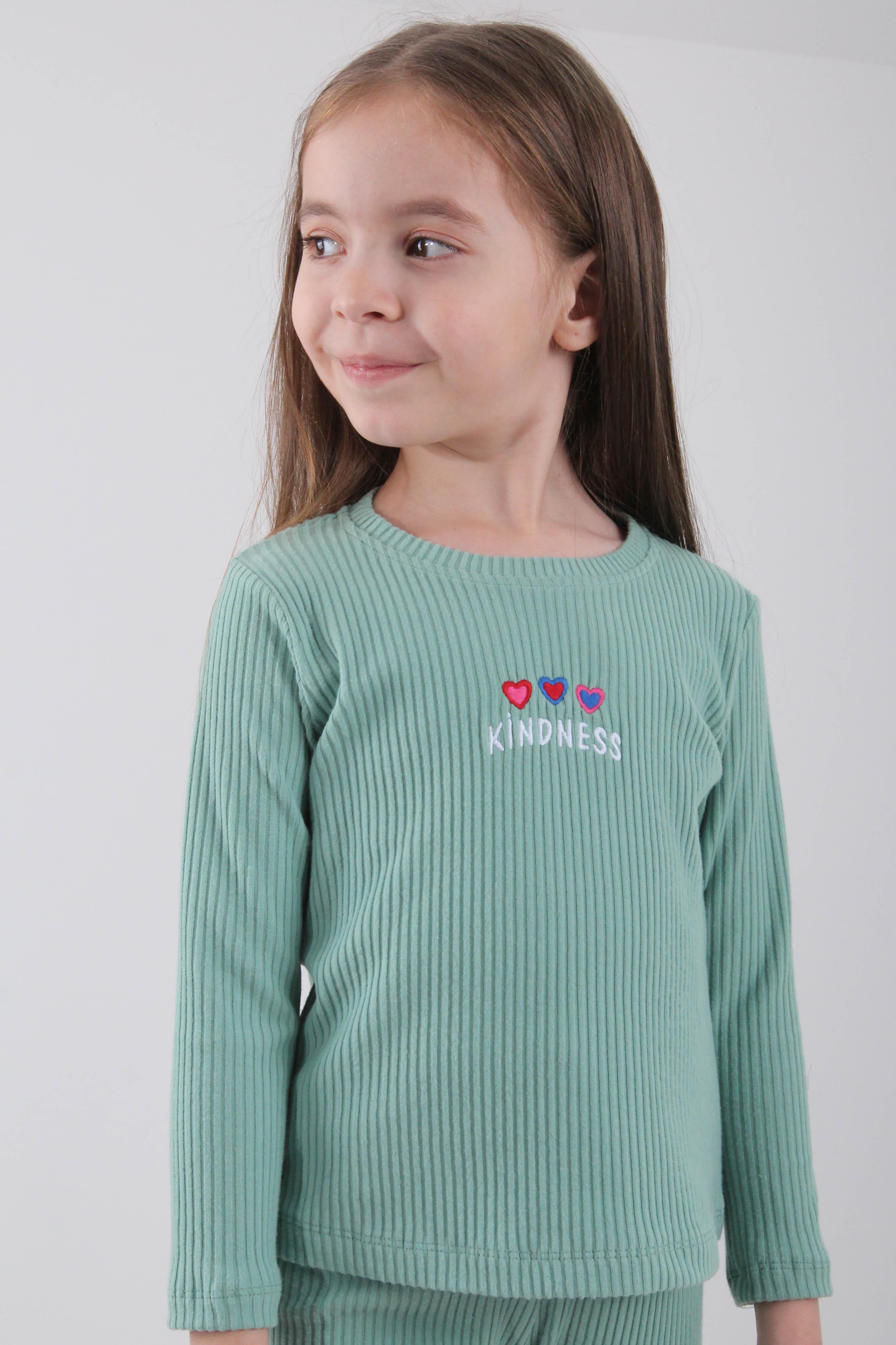 <tc>Sweatshirt fille avec broderie "Kindness" et cœur en 100 % coton</tc>