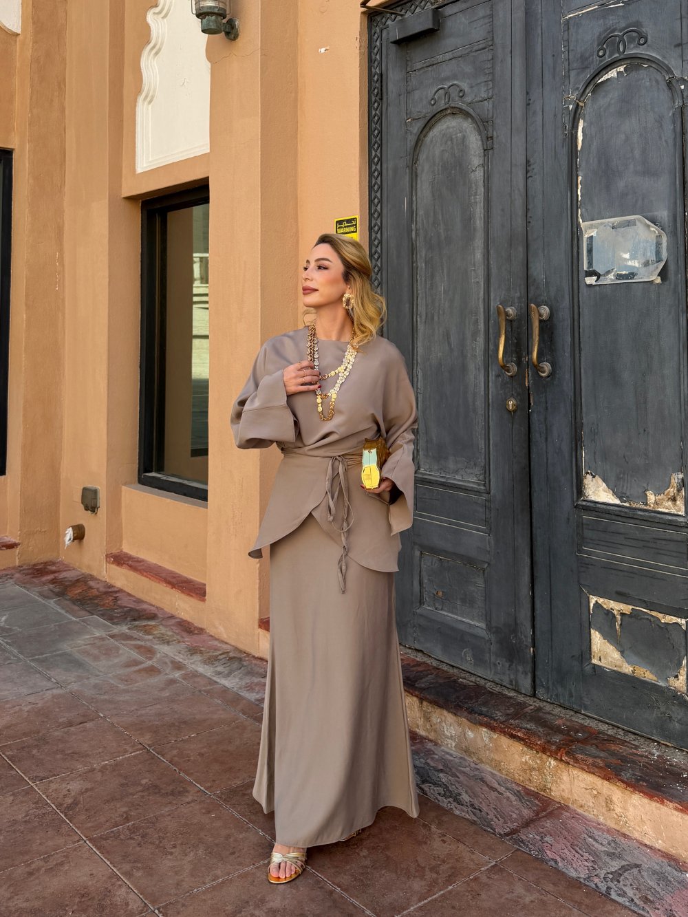 طقم نسائي شيك 2 قطع تونيك + تنورة طويلة قماش تينسل فاخر