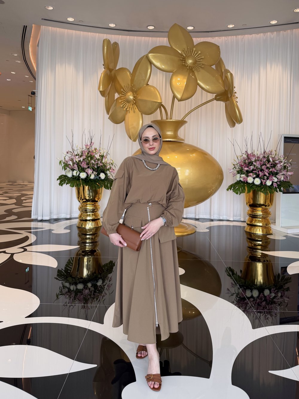 طقم نسائي عصري 2 قطع تونيك + تنورة قماش باراشوت خفيف وعملي