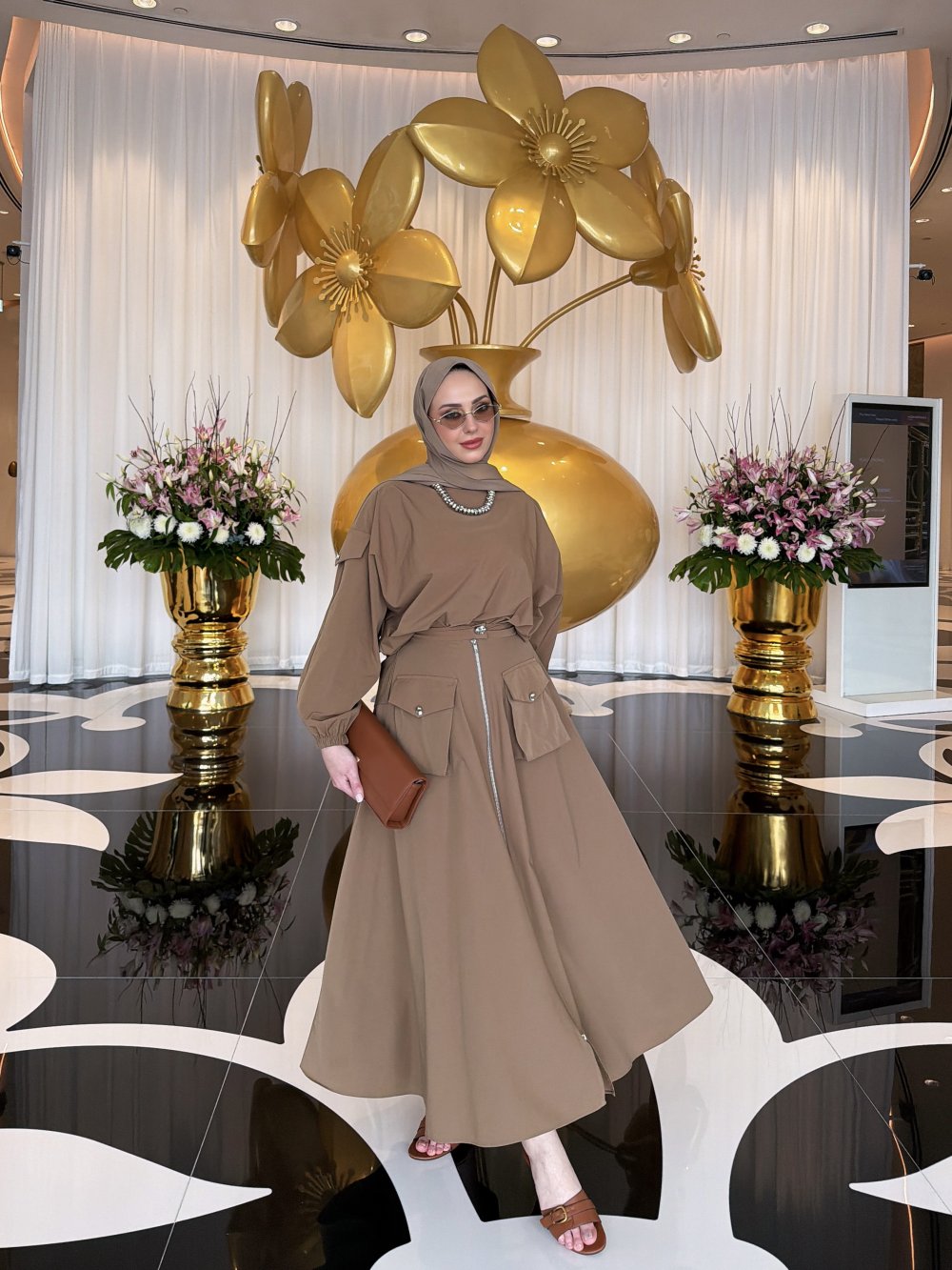 طقم نسائي عصري 2 قطع تونيك + تنورة قماش باراشوت خفيف وعملي