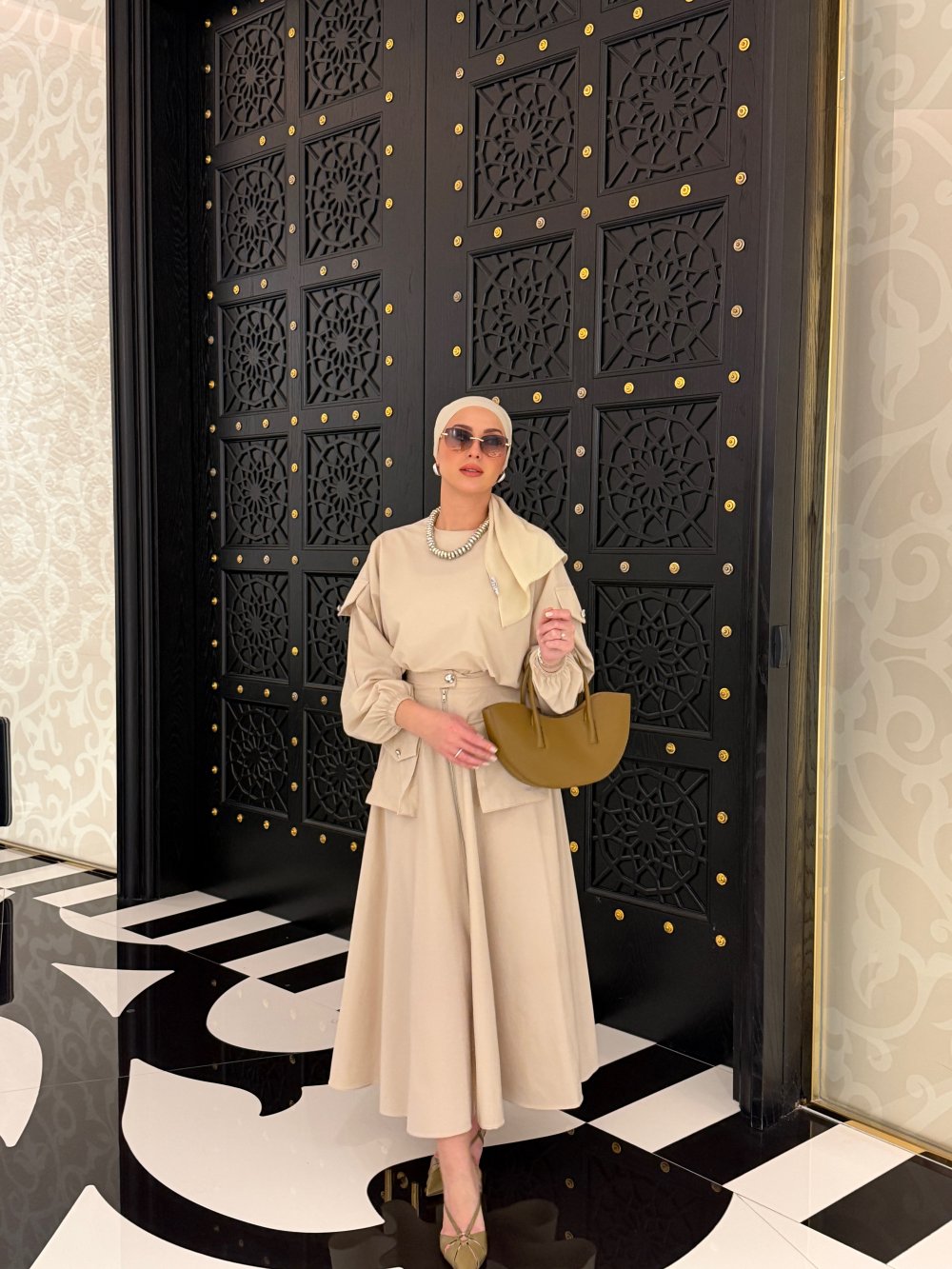 طقم نسائي عصري 2 قطع تونيك + تنورة قماش باراشوت خفيف وعملي