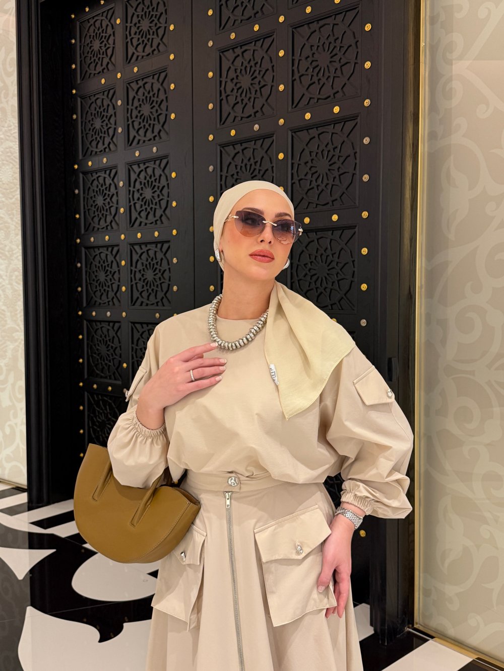 طقم نسائي عصري 2 قطع تونيك + تنورة قماش باراشوت خفيف وعملي