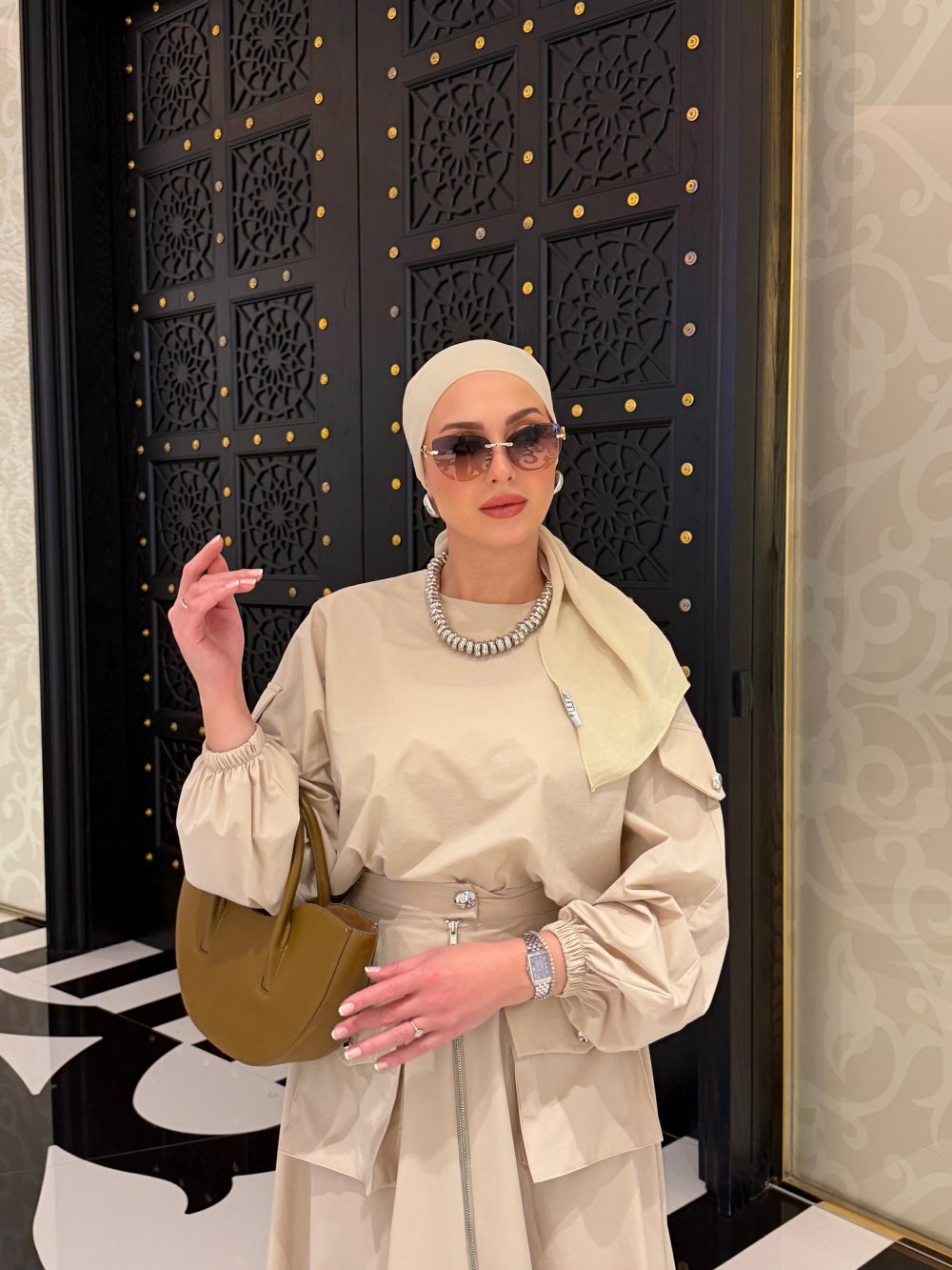 طقم نسائي عصري 2 قطع تونيك + تنورة قماش باراشوت خفيف وعملي