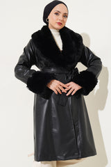 <tc>1026 manteau en simili cuir avec col en fourrure et ceinture.</tc>