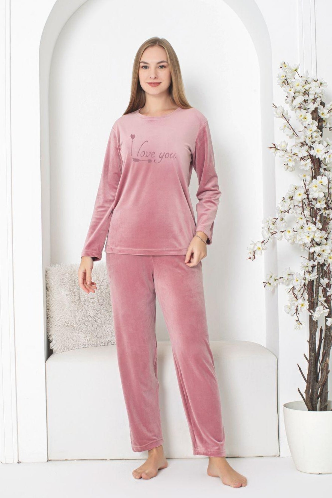 dreamy ipeksi kadife kabartmali yazili kollari büzgülü pijama takimi pembe