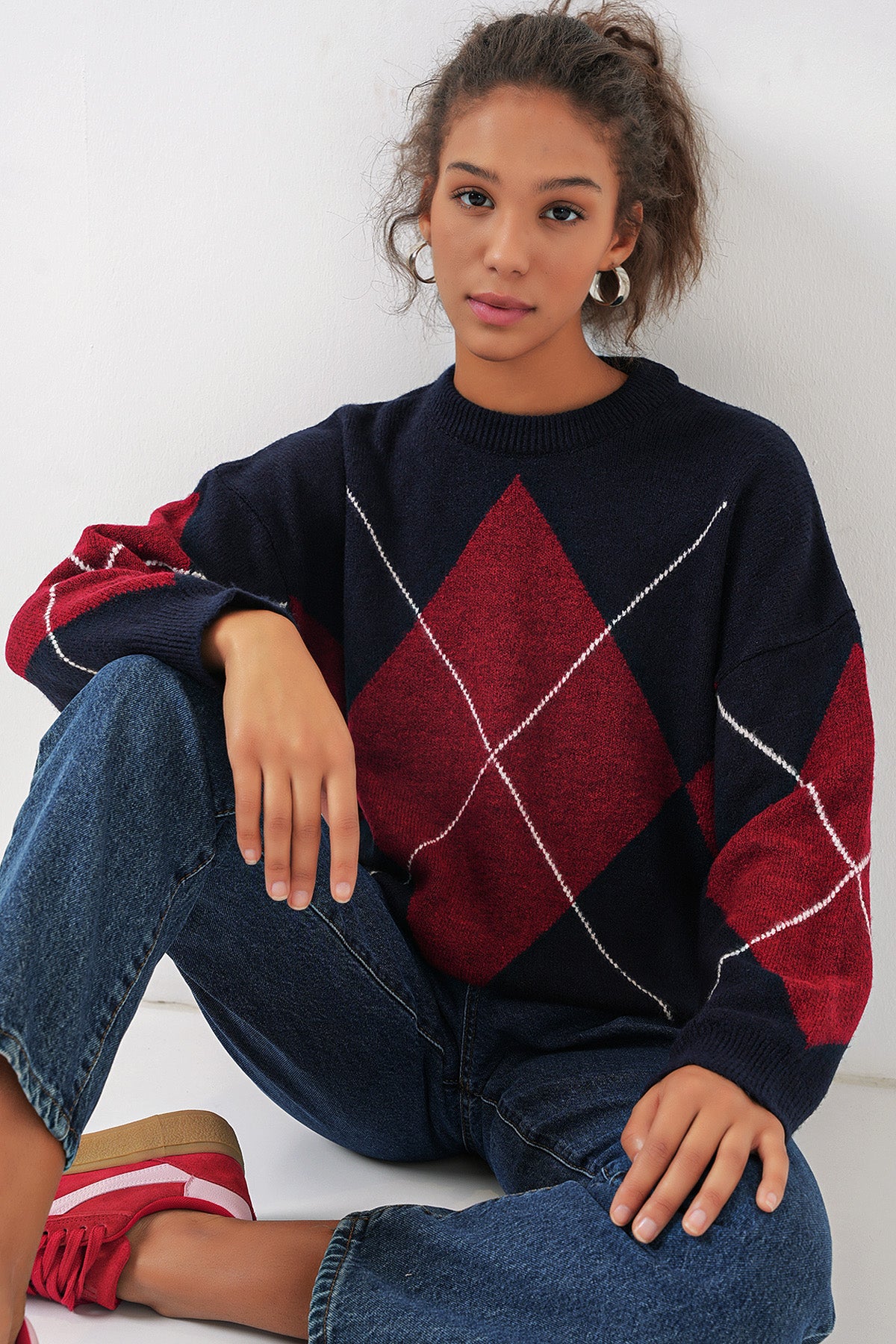 <tc>Pull en tricot oversize à motif carreaux, modèle 15895.</tc>