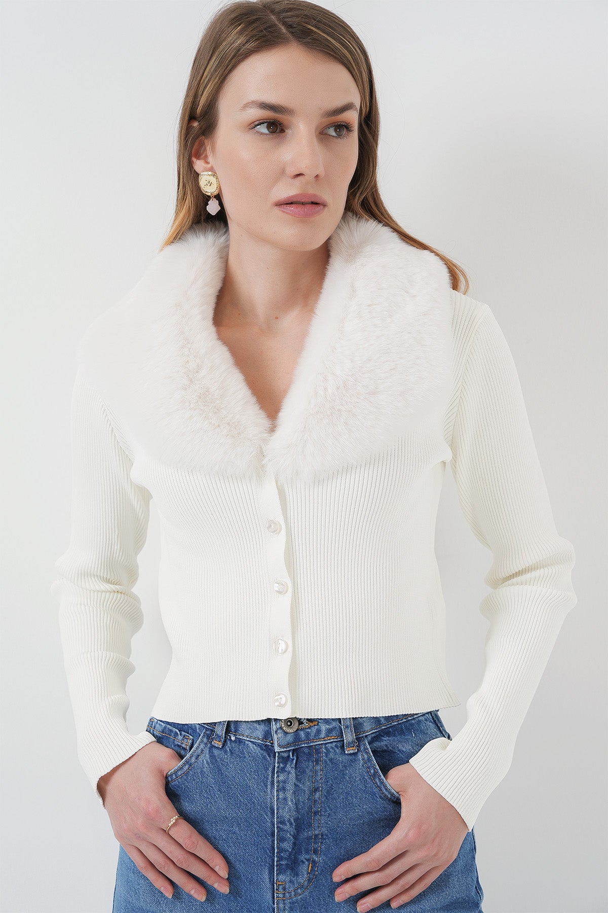 <tc>15922 cardigan en tricot avec col en fourrure</tc>