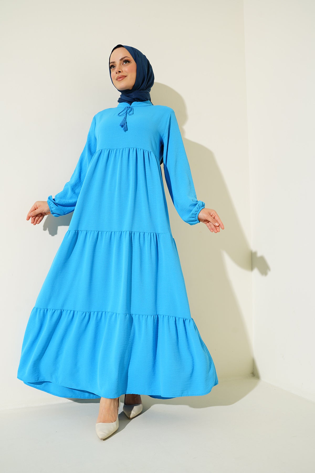 <tc>Robe de modestie avec lien au cou 1627.</tc>