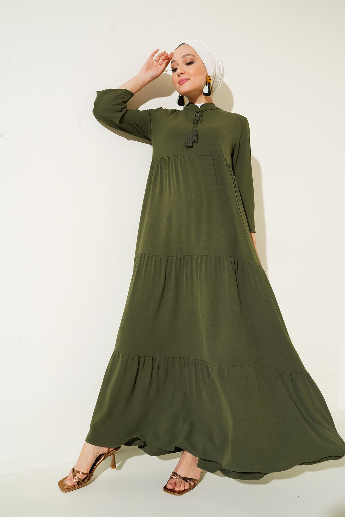 <tc>Robe de modestie avec lien au cou 1627.</tc>