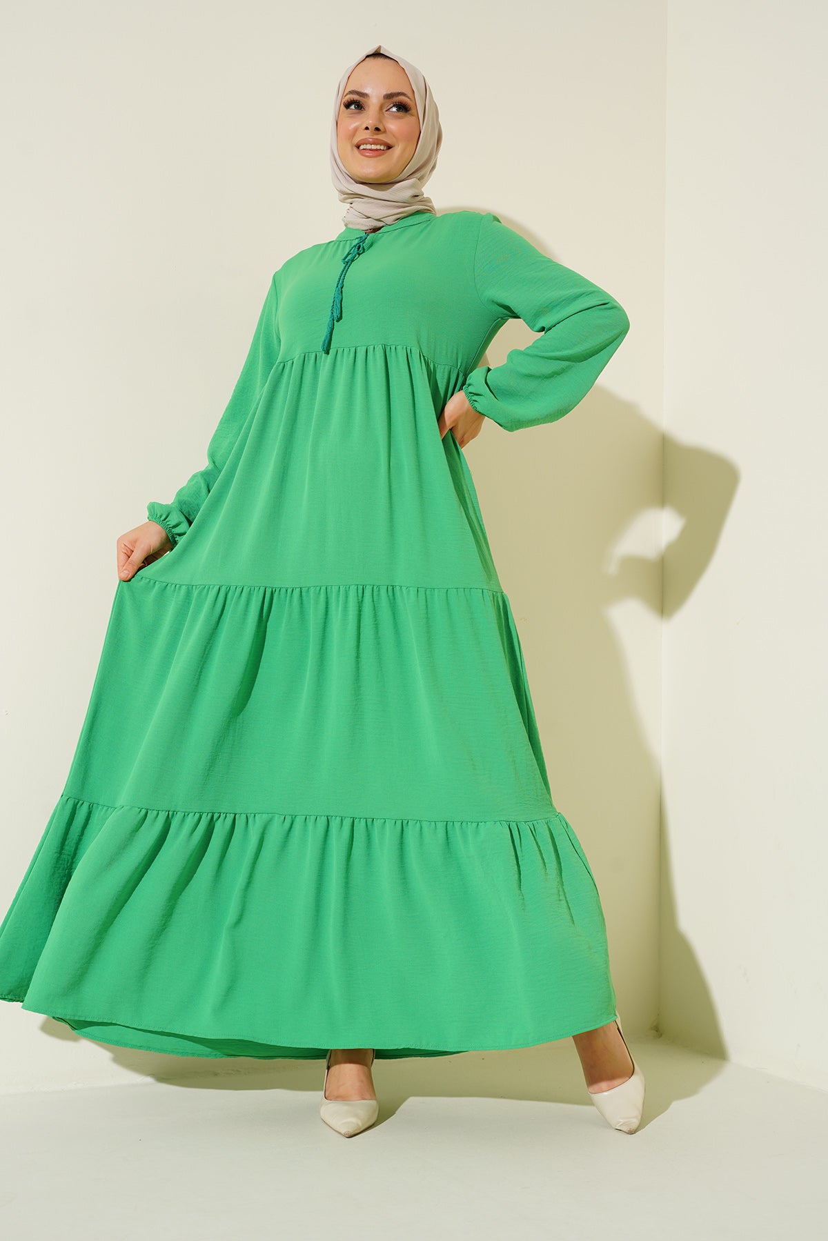 <tc>Robe de modestie avec lien au cou 1627.</tc>