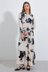 <tc>Robe de modestie avec lien au cou 1627.</tc>