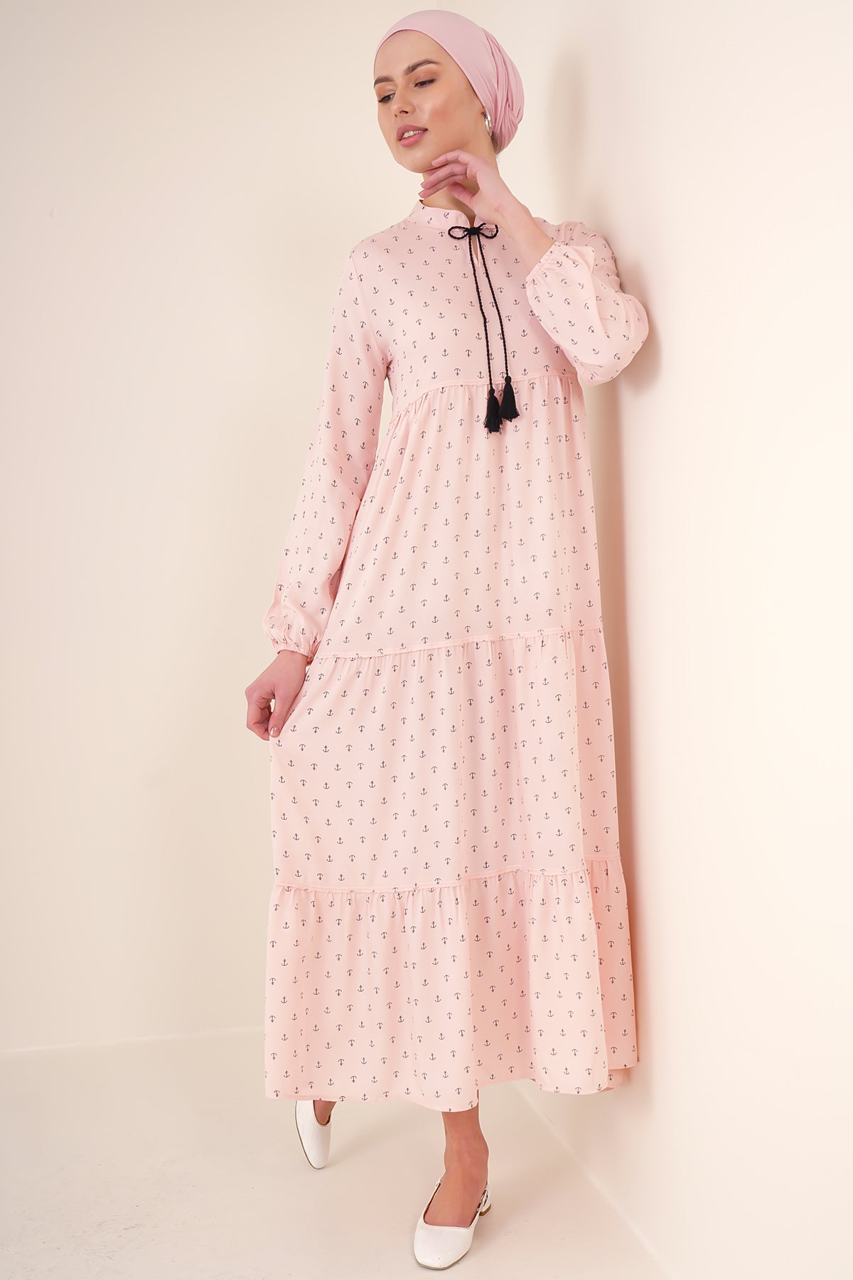 <tc>Robe de modestie avec lien au cou 1627.</tc>