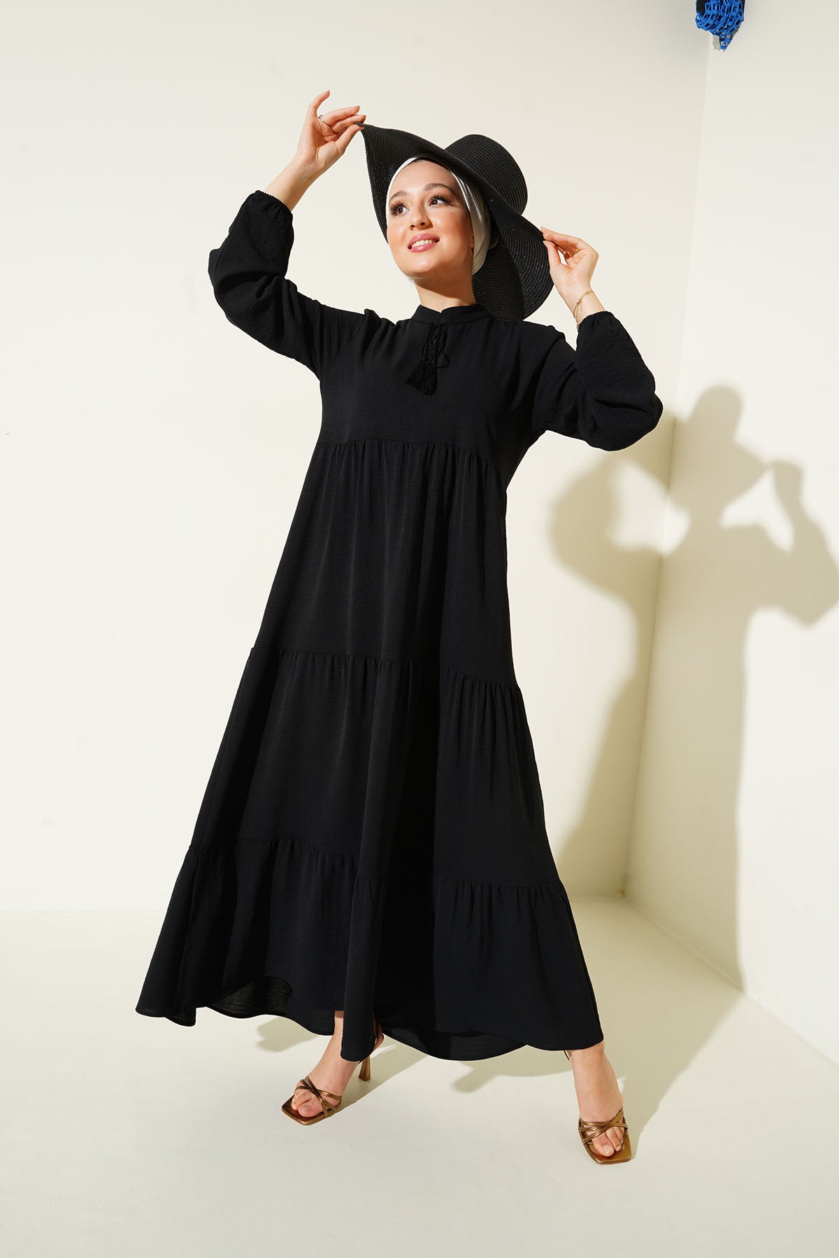 <tc>Robe de modestie avec lien au cou 1627.</tc>