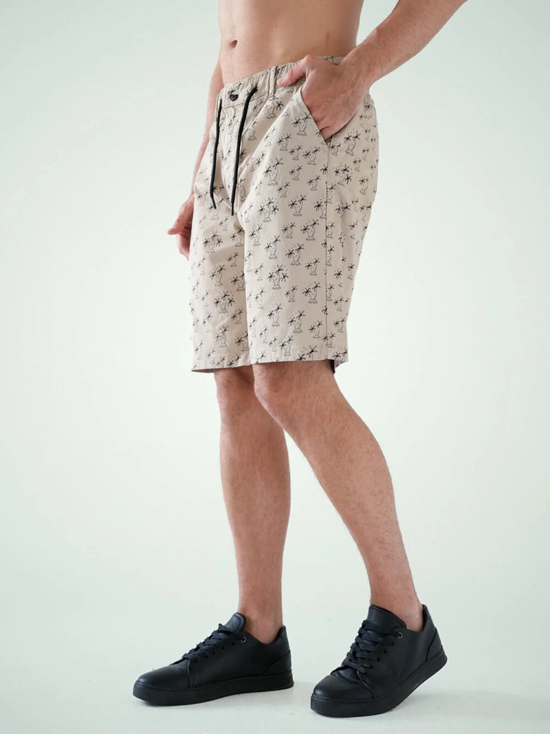 Short homme d’été avec taille élastique, cordon de serrage et imprimé palmiers – coloris clair – SHR24SGAS23183TM1