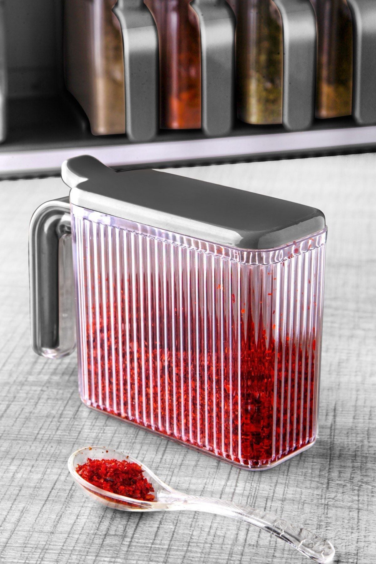 6 lı Standlı Kendinden Yapışkanlı Kapaklı Kaşıklı Baharatlık Takımı - Kulplu Baharatlık Standı - Justyol