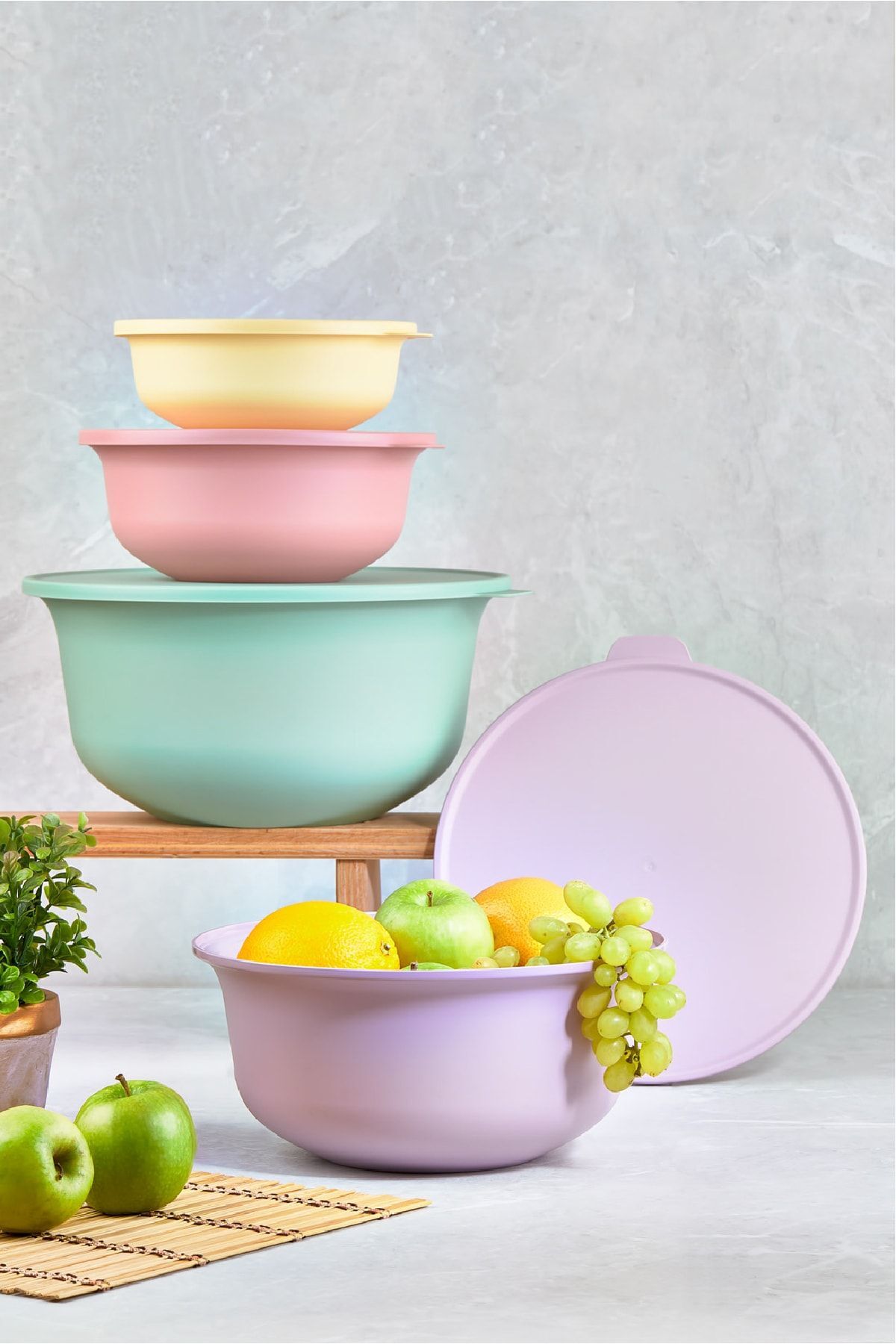 <tc>Set de 4 bols Tupy avec couvercles multicolores</tc>