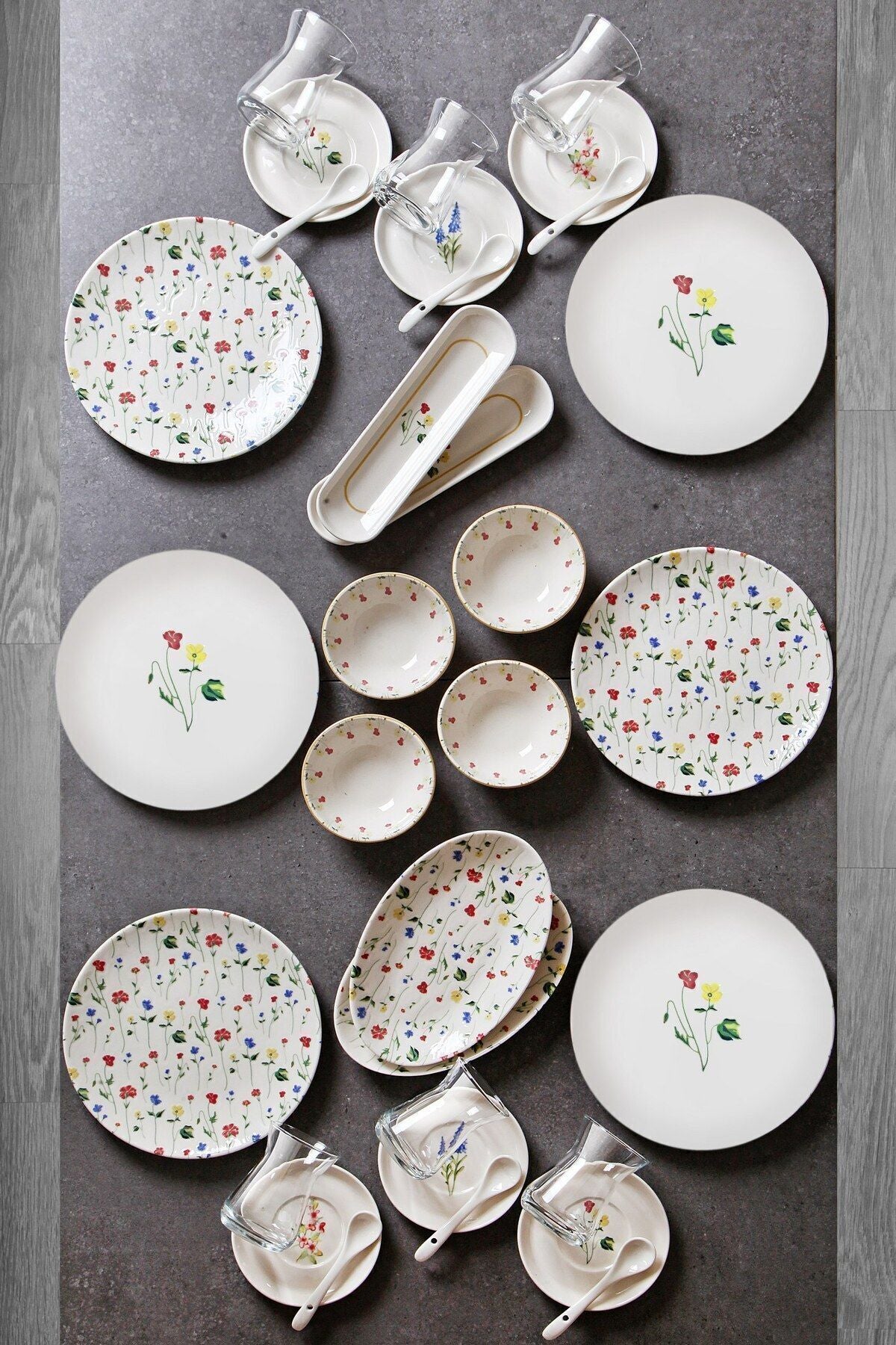 Service petit-déjeuner en porcelaine 6 personnes 32 pièces motif floral élégant – ensemble complet