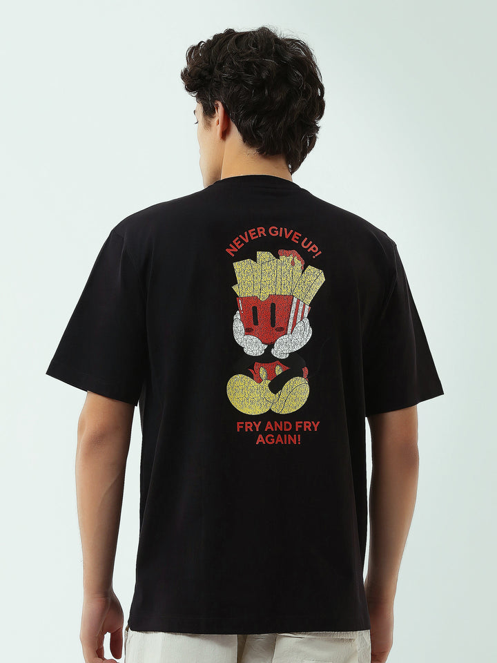 تيشيرت رجالي مع تصميم "الوجة الفرنسي" – شعار "الوضع في French Fries" وعبارة تحفيزية - TSH25SPRO20228TM1