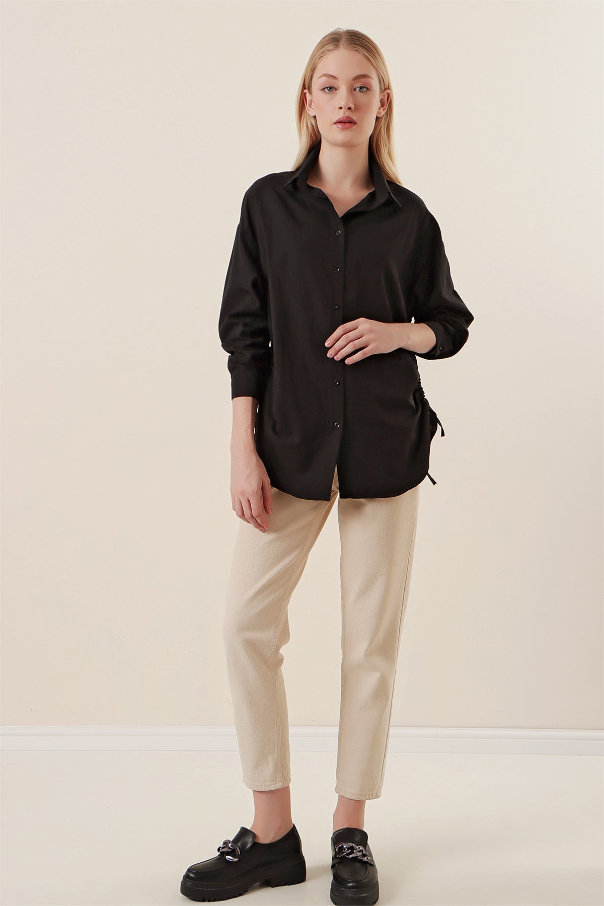 <tc>Chemise oversize avec cordon de resserrage 20132.</tc>